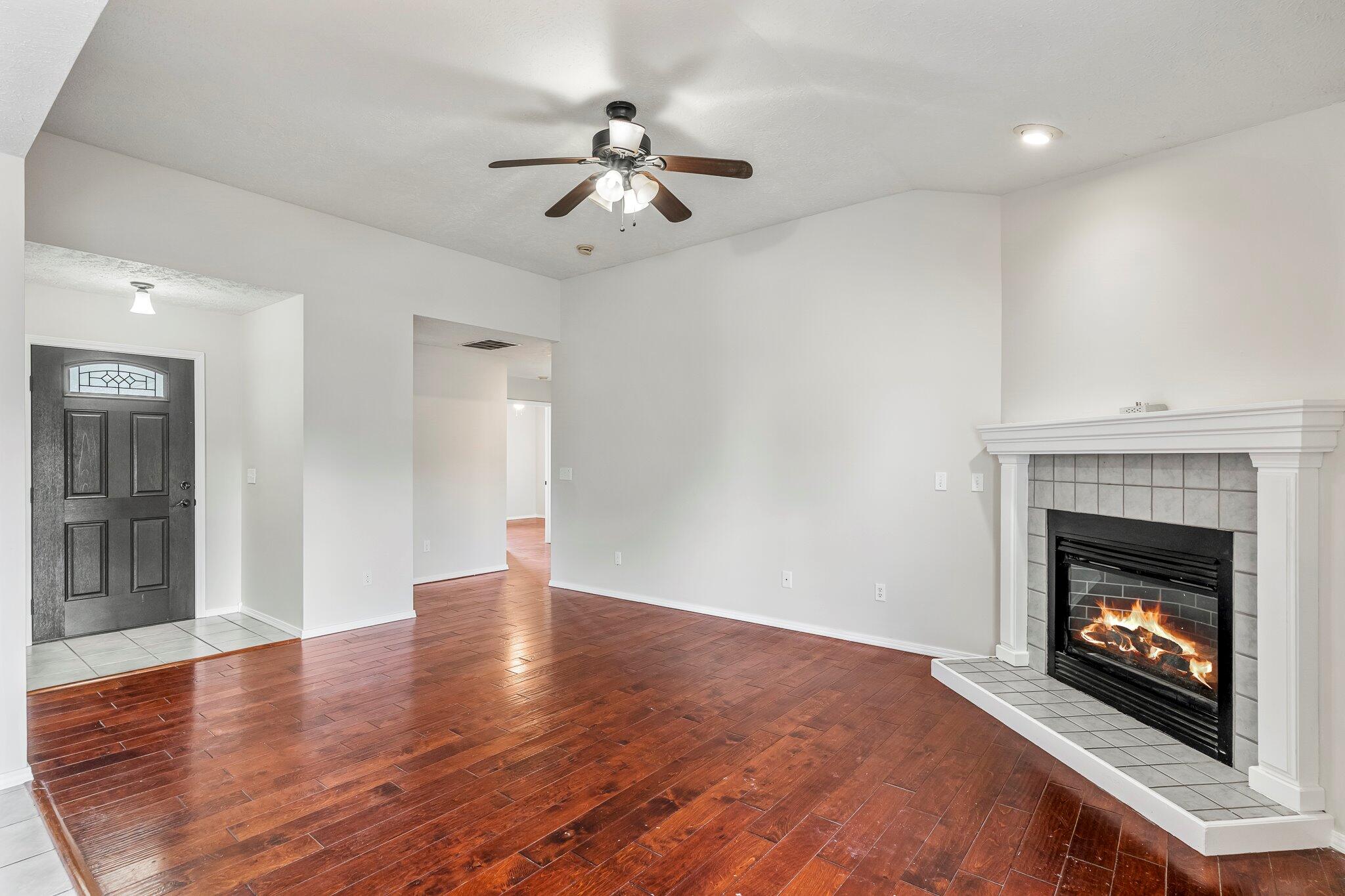 5238 South Tanager Avenue Property Photo 7
