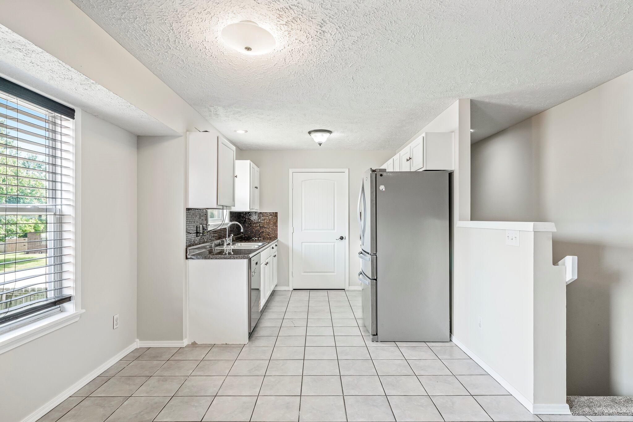 5238 South Tanager Avenue Property Photo 8