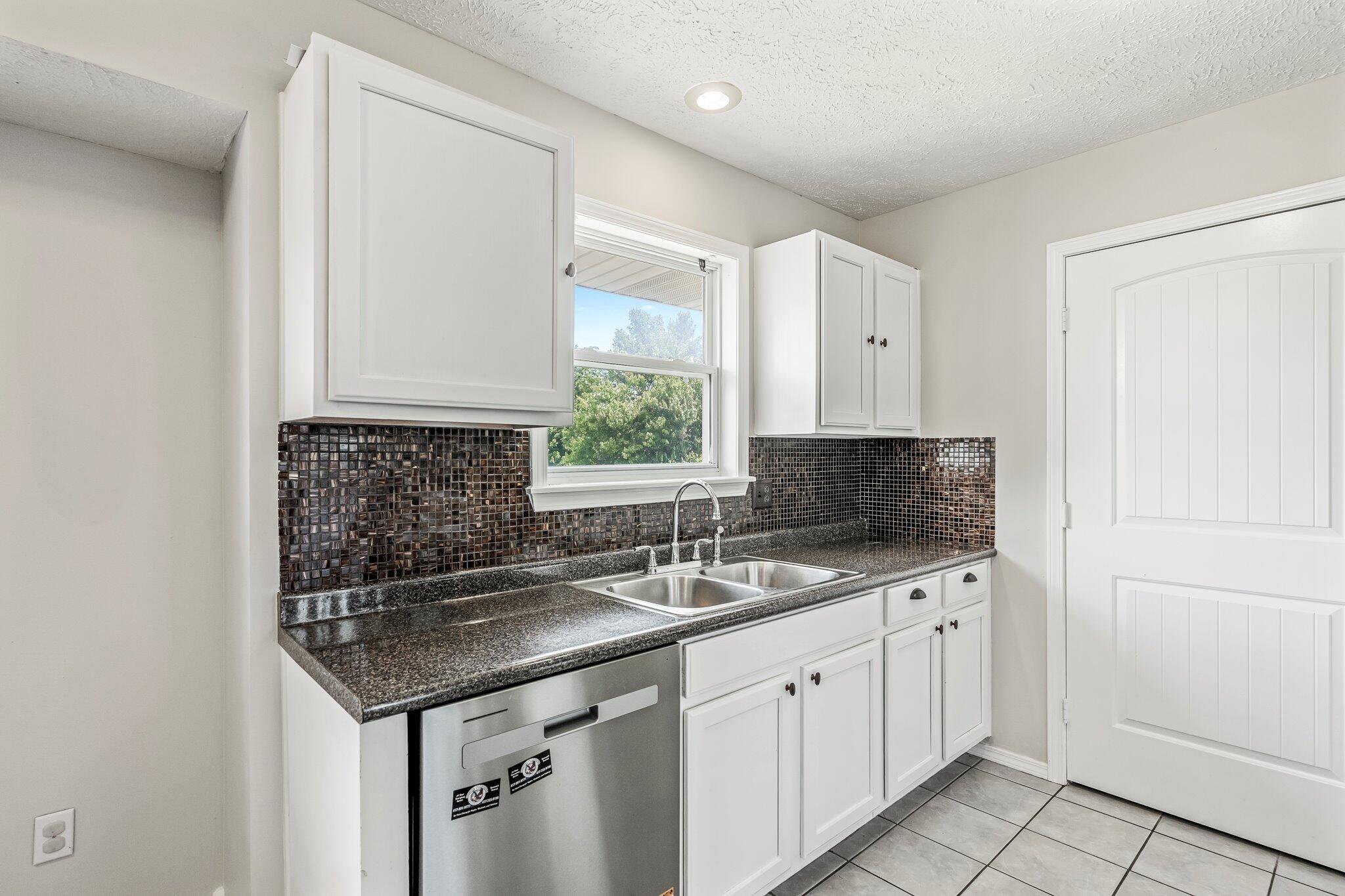 5238 South Tanager Avenue Property Photo 10