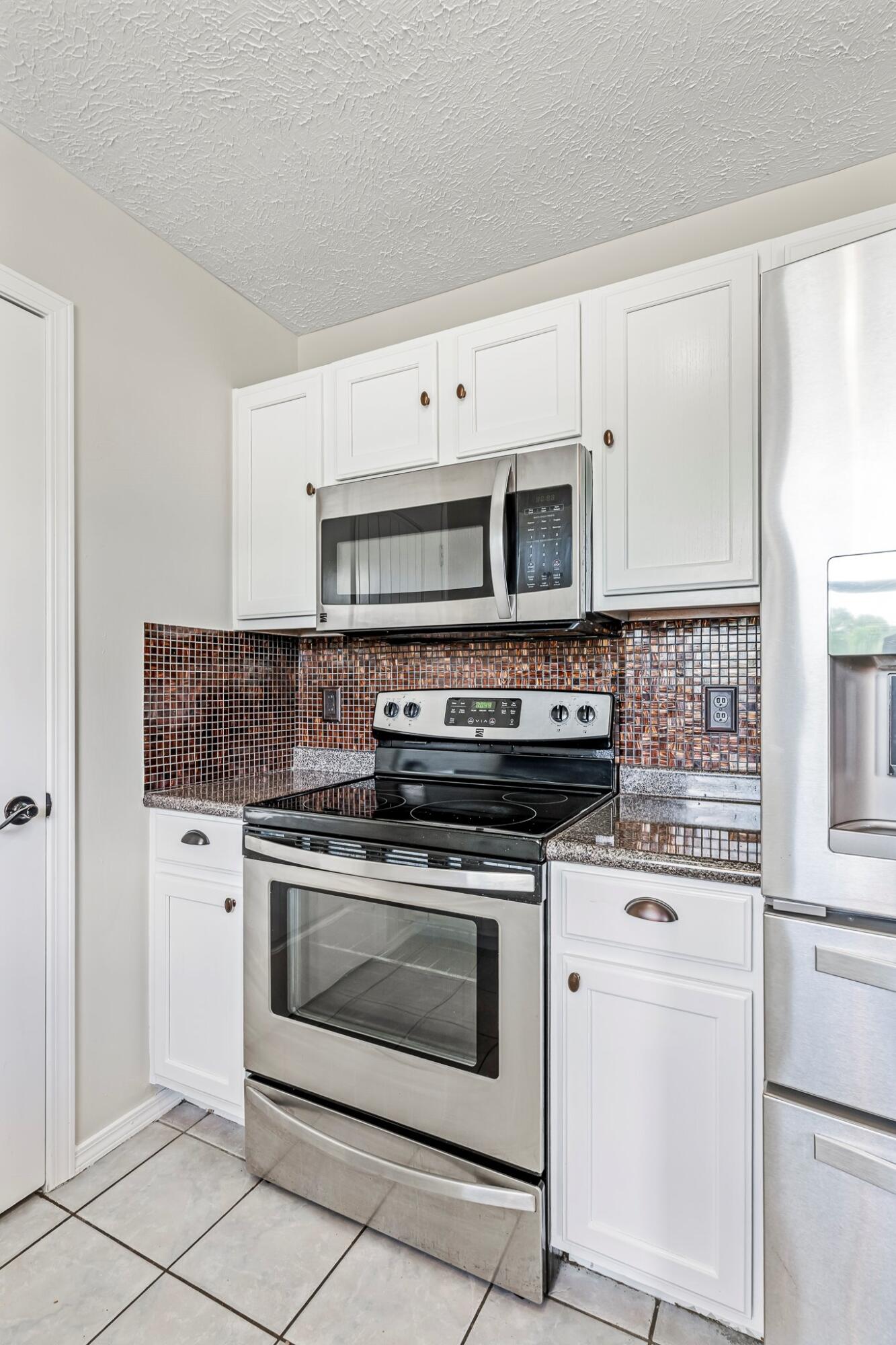 5238 South Tanager Avenue Property Photo 11