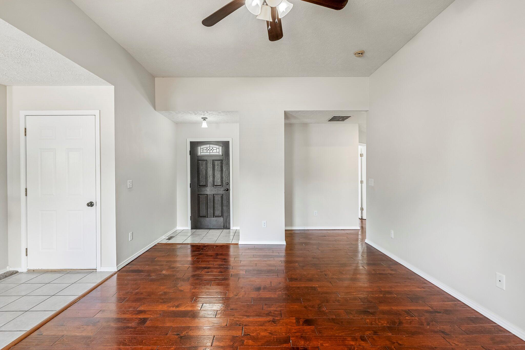 5238 South Tanager Avenue Property Photo 13