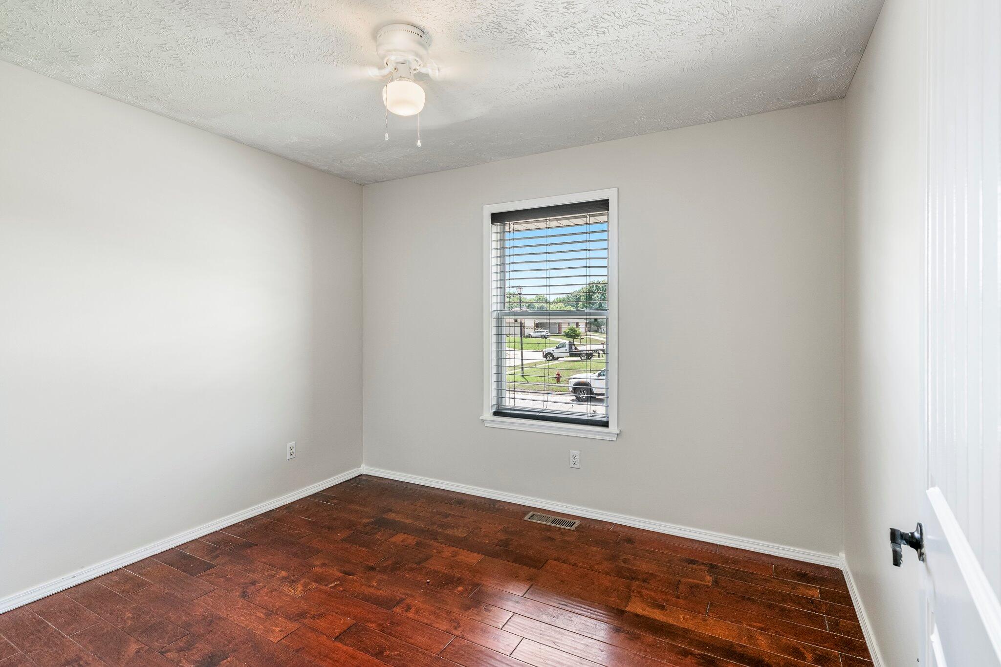 5238 South Tanager Avenue Property Photo 18