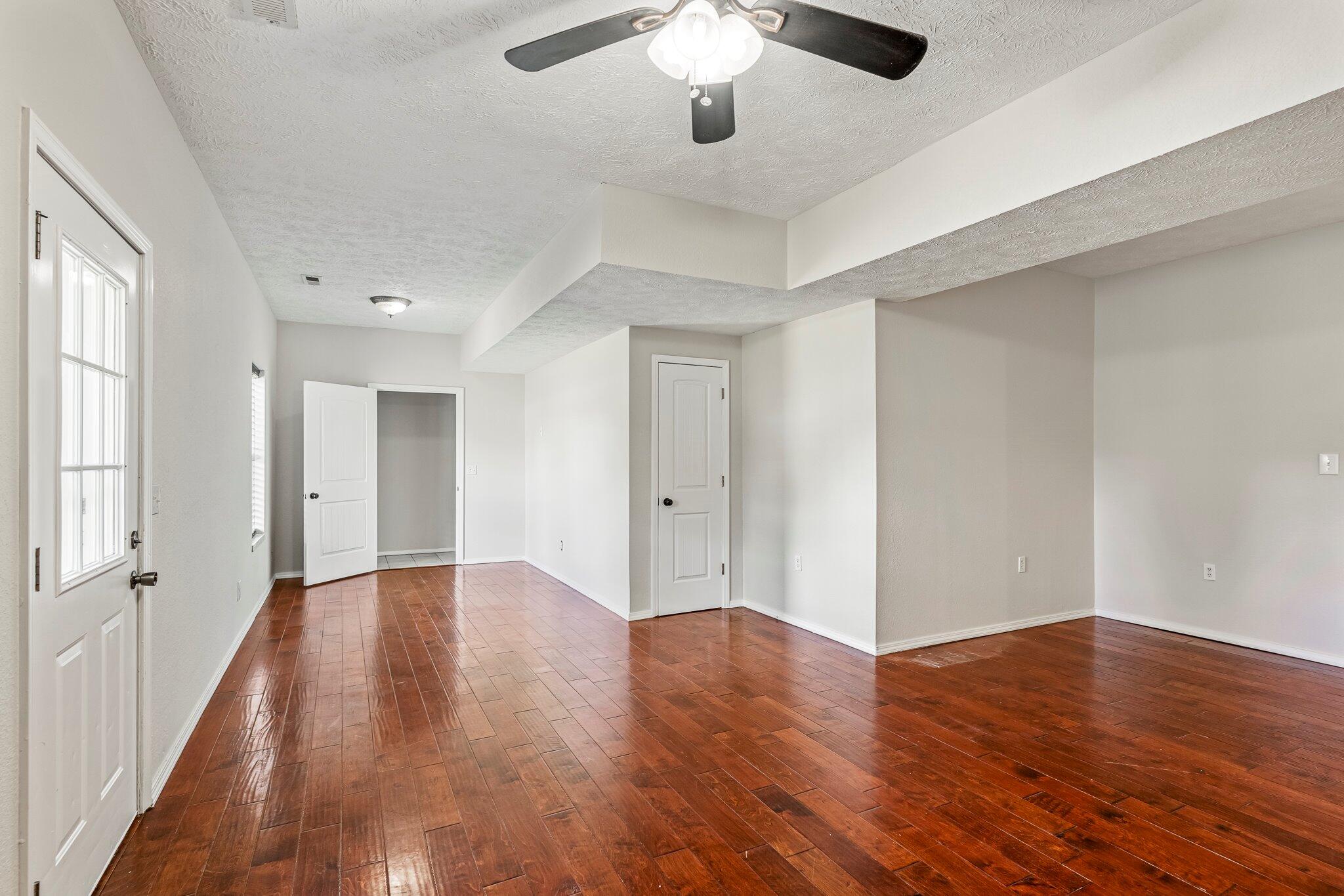 5238 South Tanager Avenue Property Photo 19