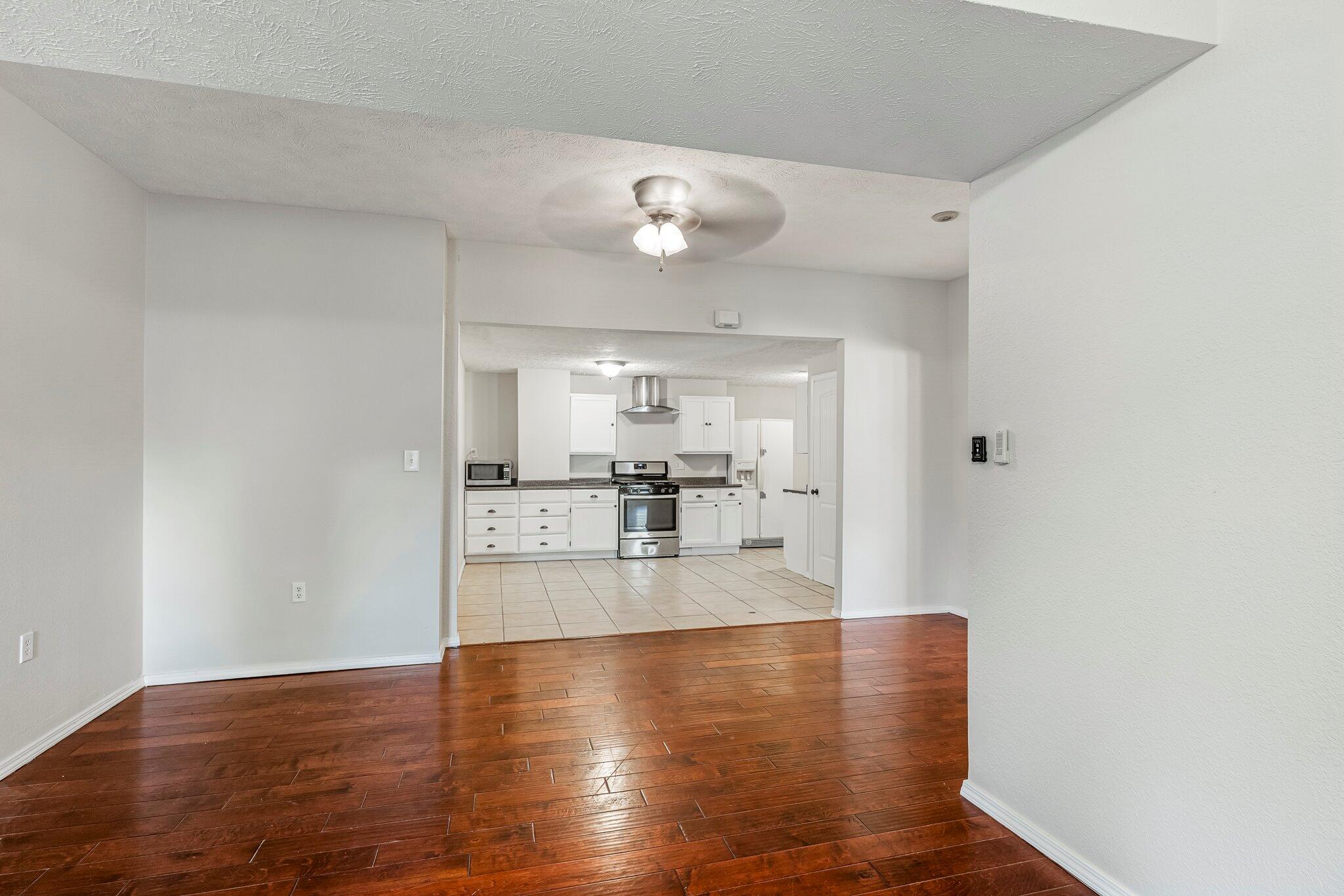 5238 South Tanager Avenue Property Photo 20