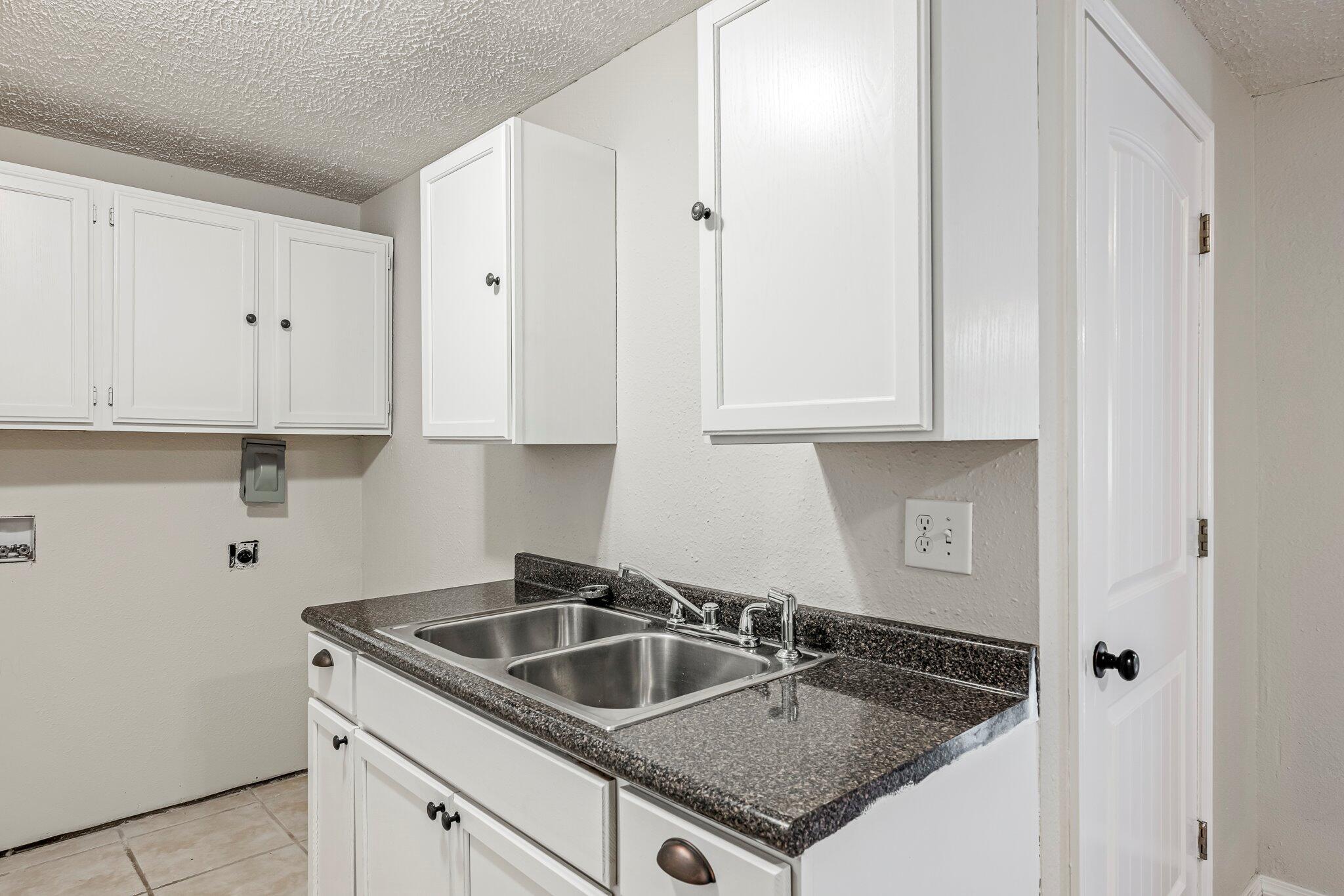 5238 South Tanager Avenue Property Photo 23