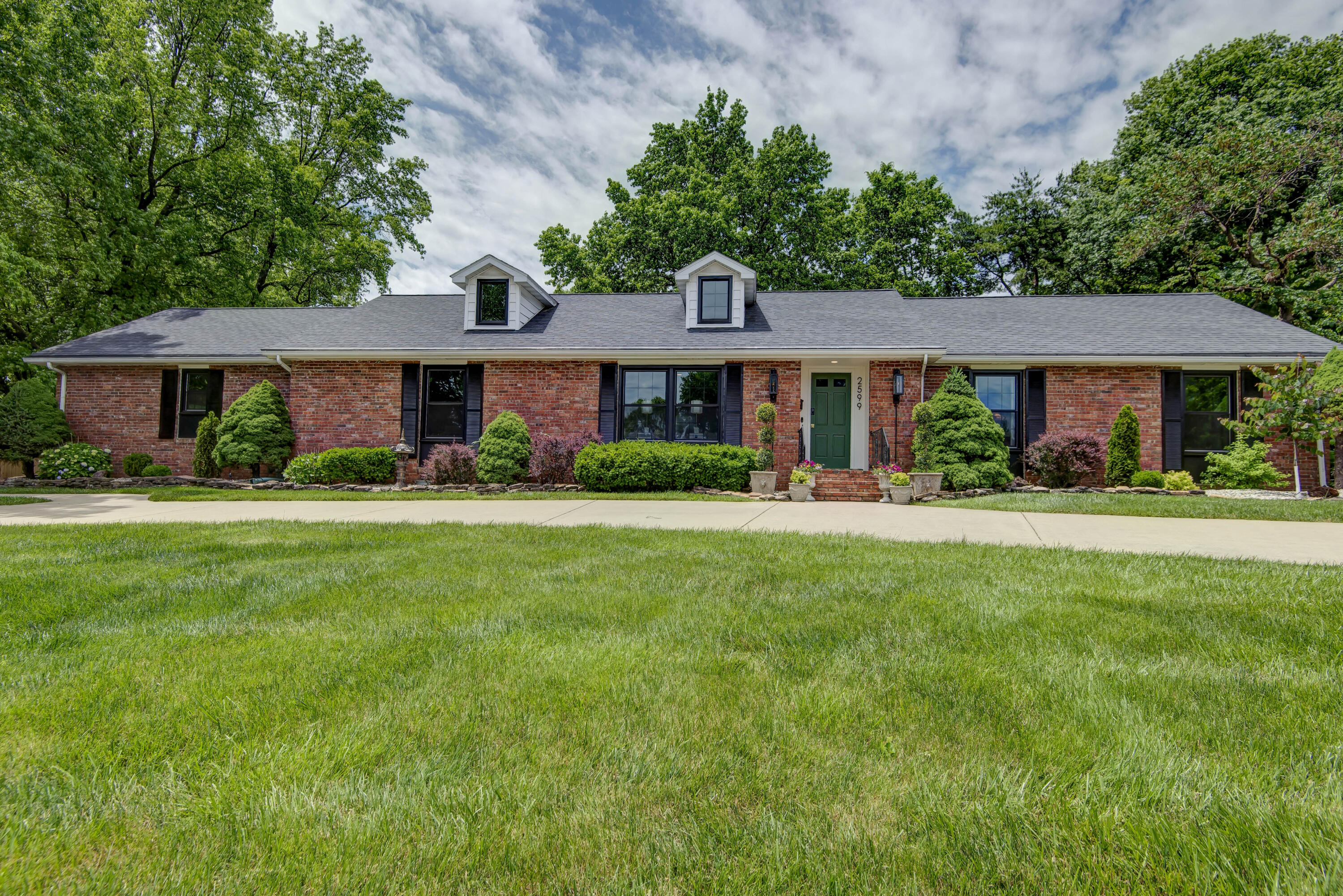2599 South Skyline Drive Property Photo 1