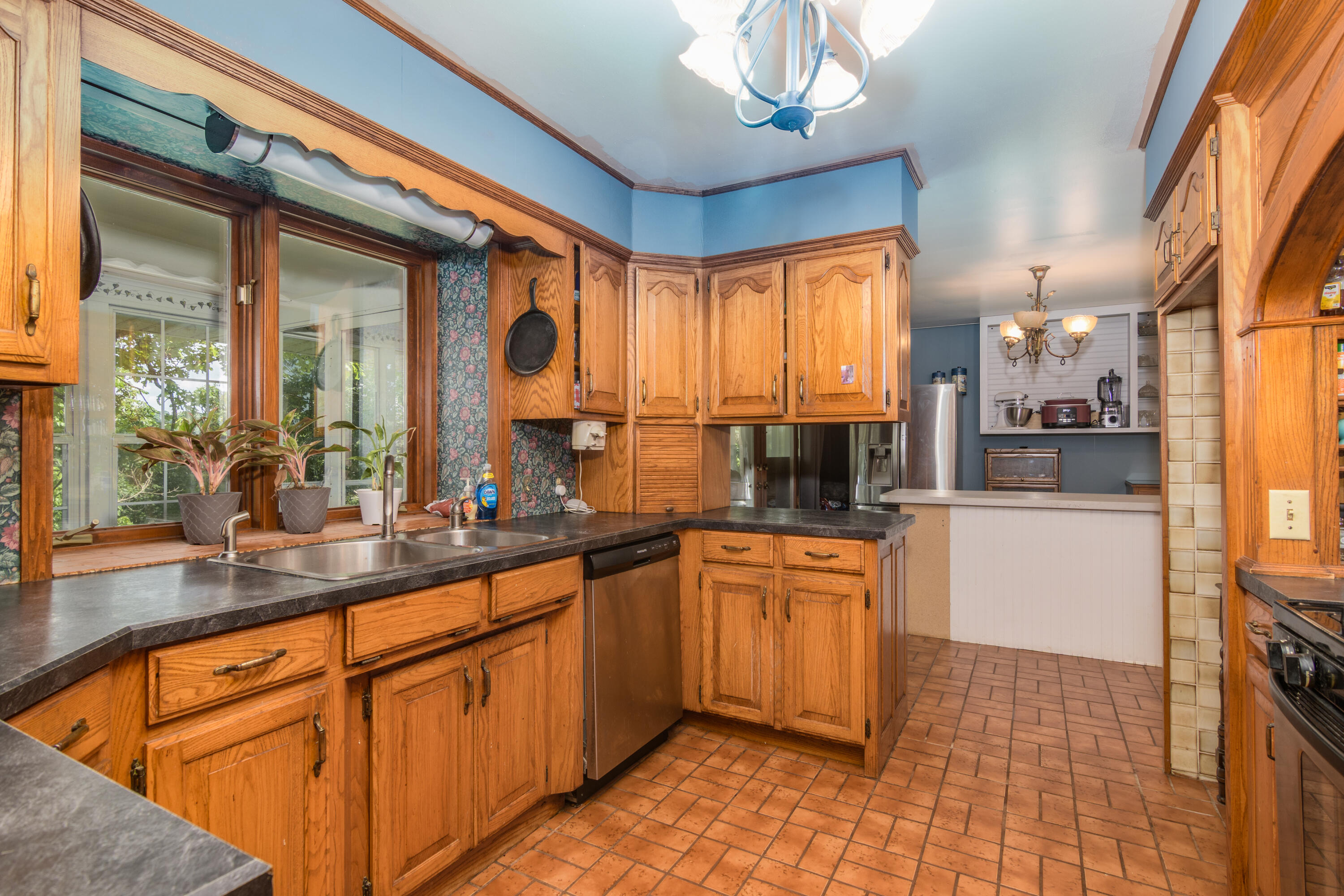 753 Wayland Drive Property Photo 4