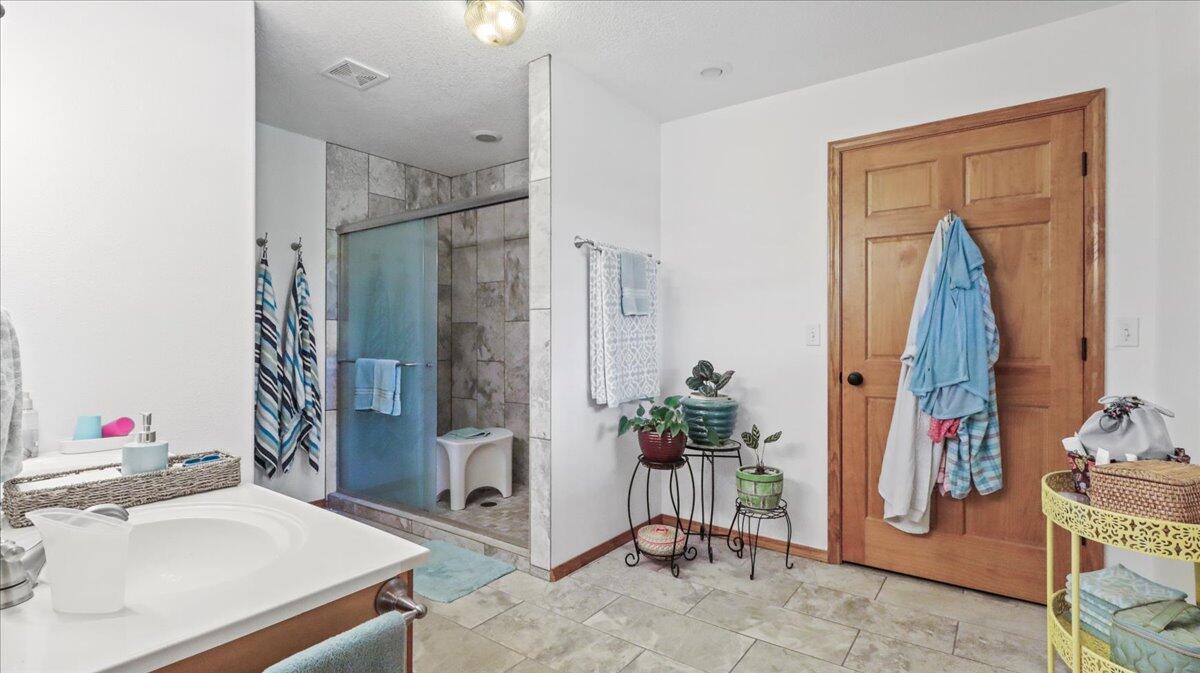 6532 State Route W Property Photo 16