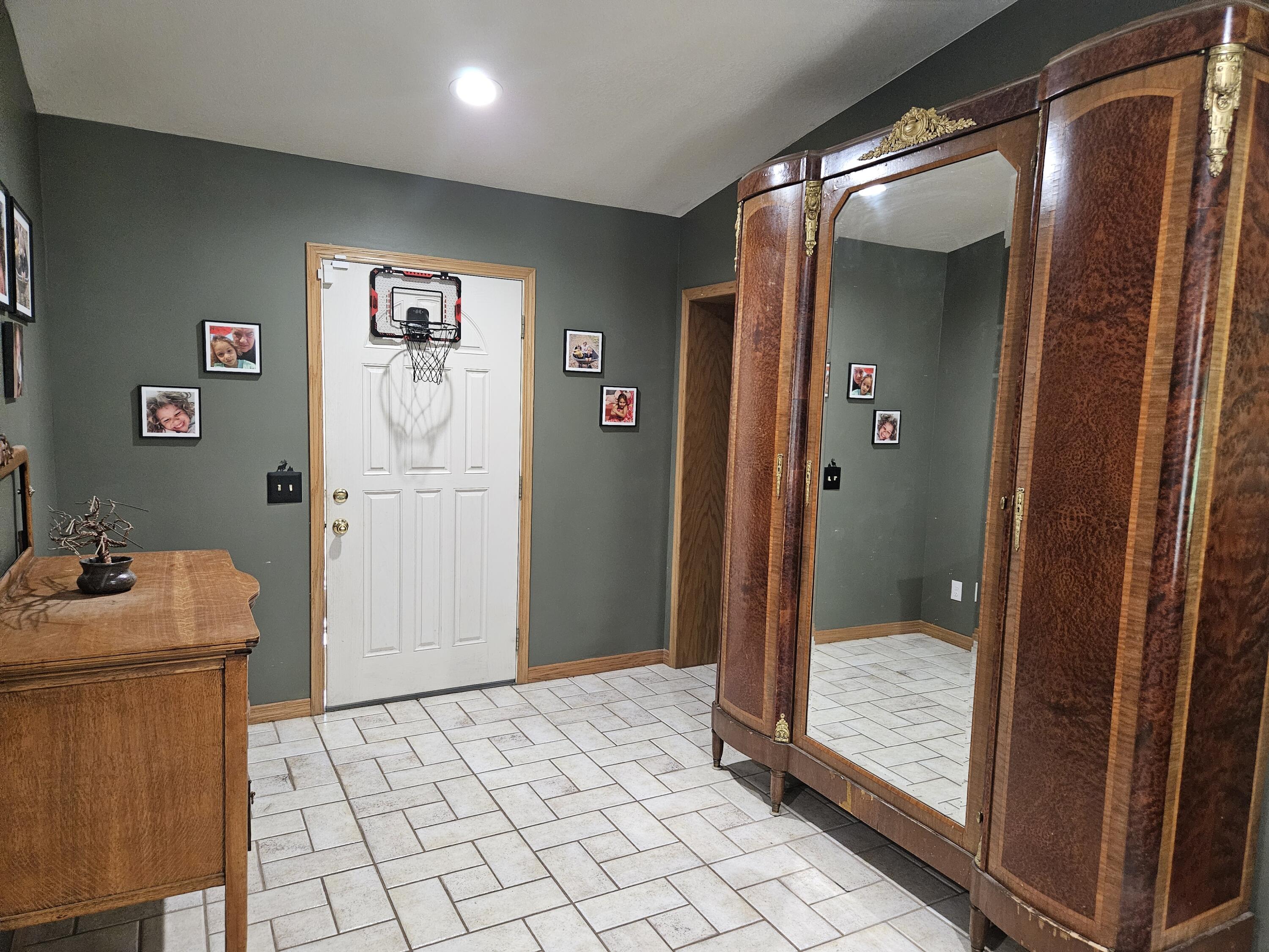 8696 Lawrence 2226 Property Photo 8