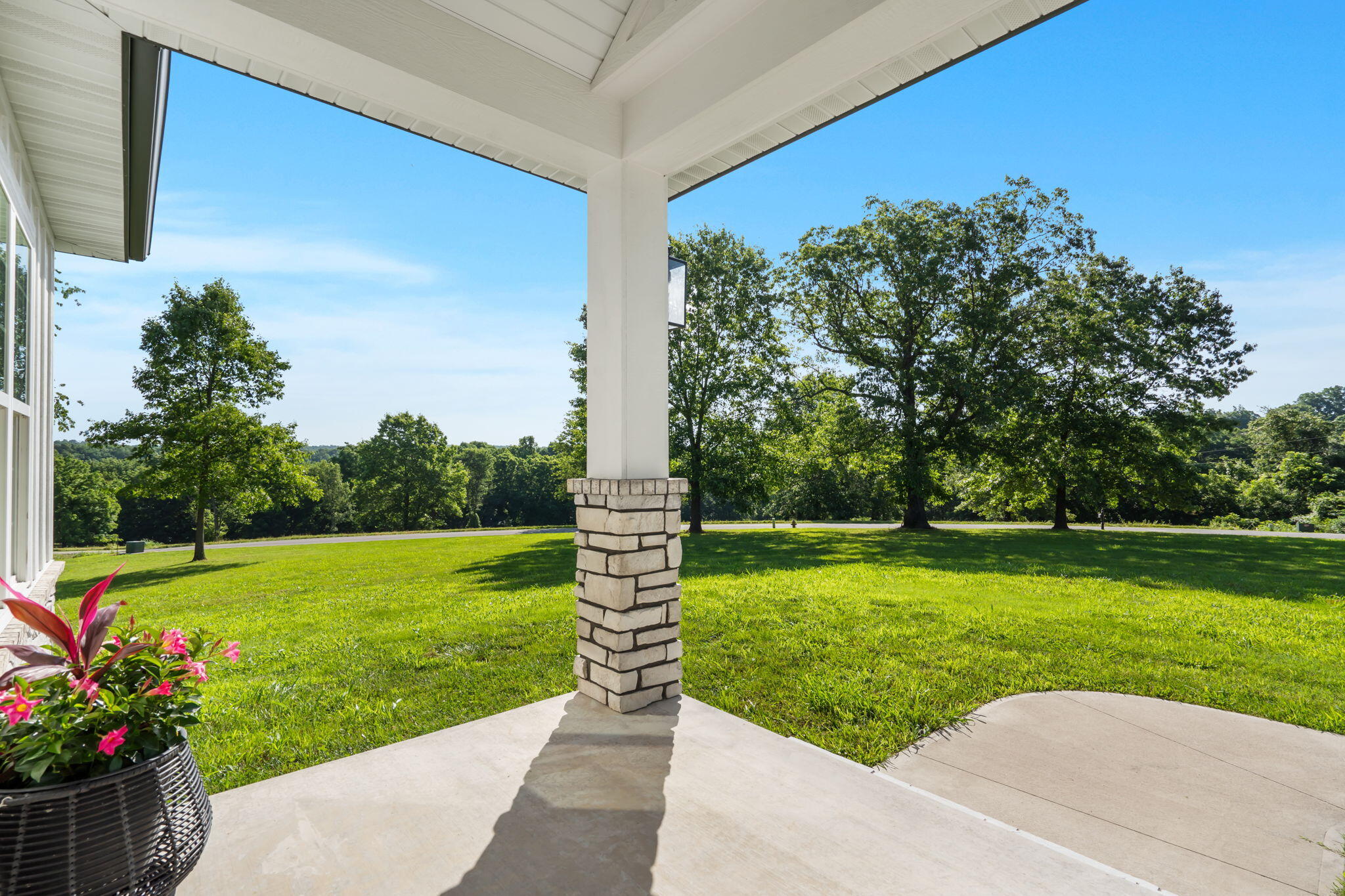 225 Maggie Hill Drive Property Photo 4