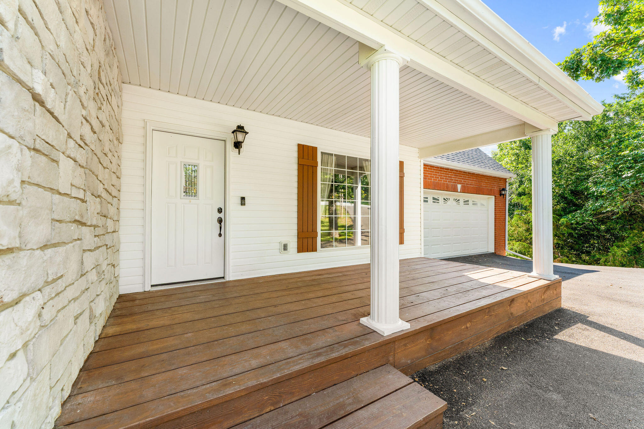 2505 Talking Rocks Road Property Photo 4