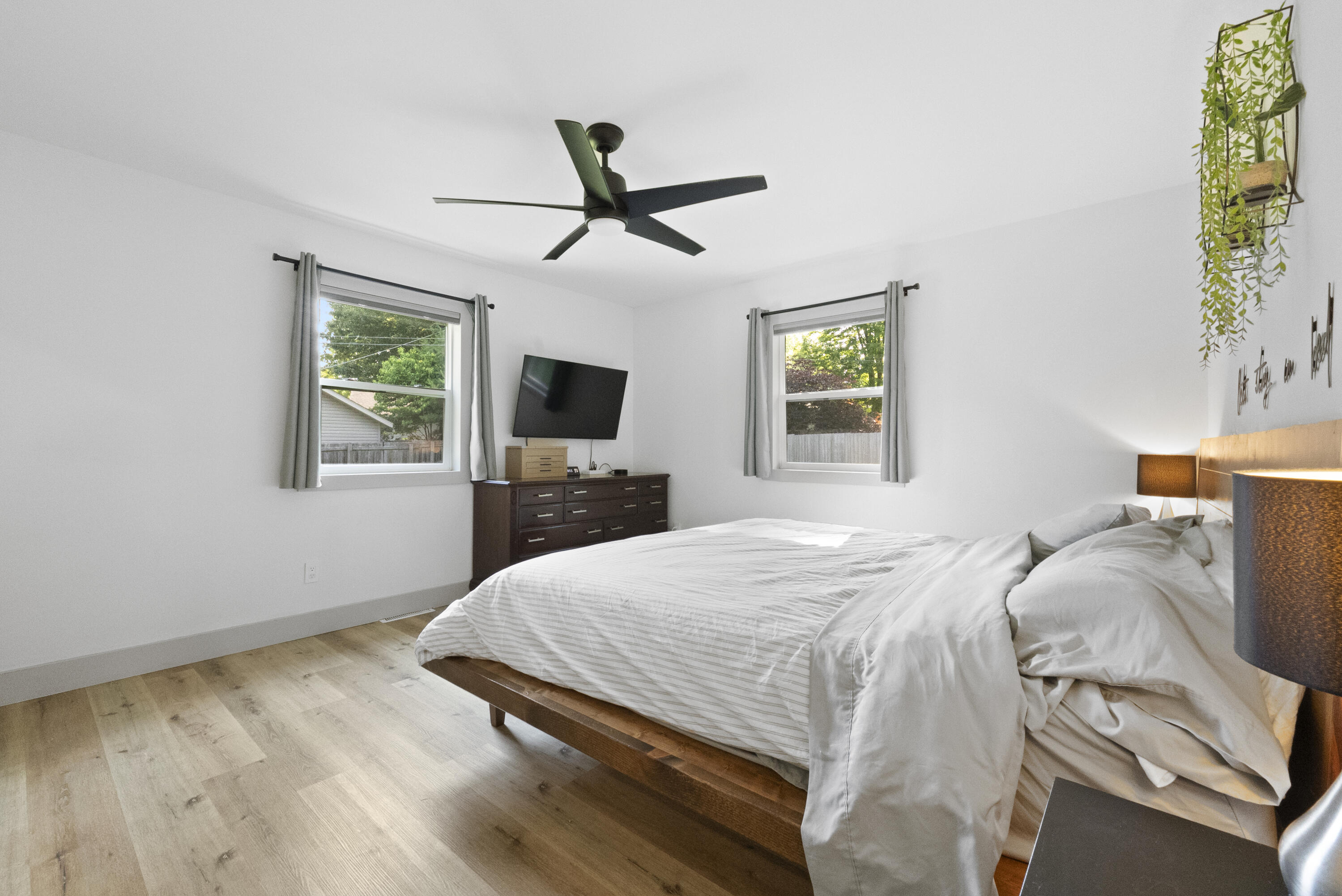 841 West Primrose Street Property Photo 22