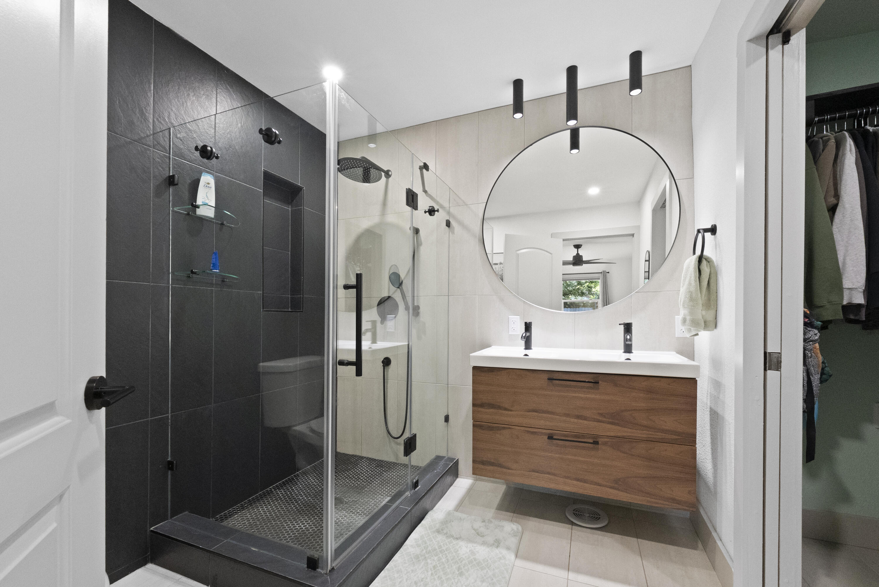 841 West Primrose Street Property Photo 24