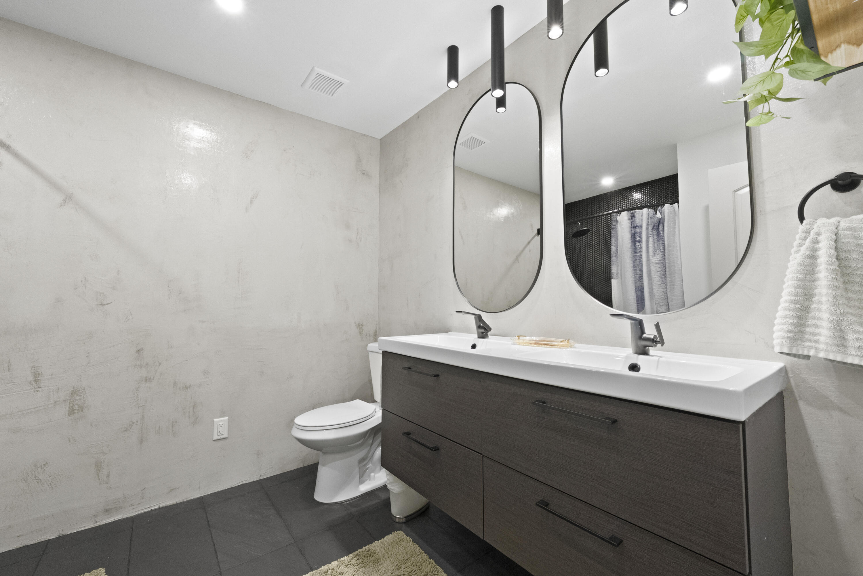 841 West Primrose Street Property Photo 31