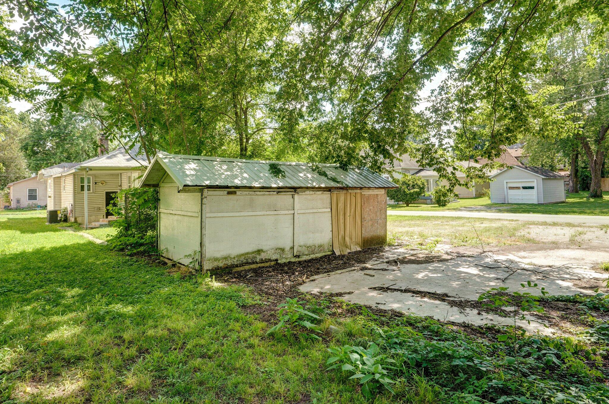 1051 West Hamilton Street Property Photo 7