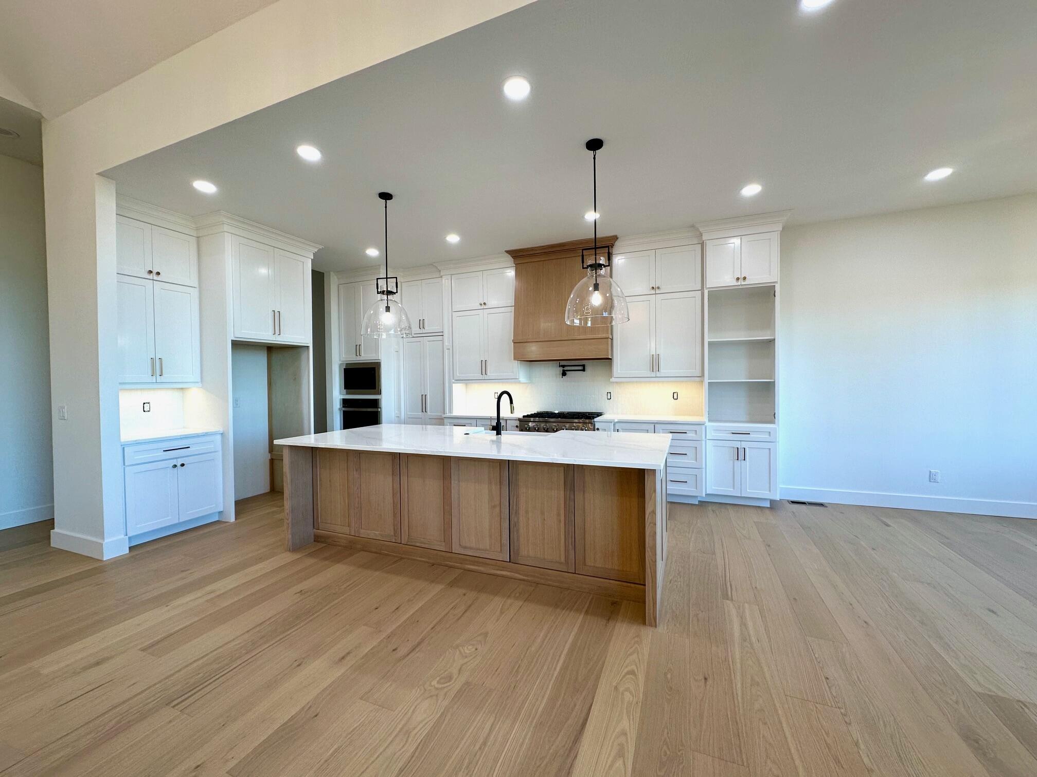 6030 South Holland Avenue Property Photo 8