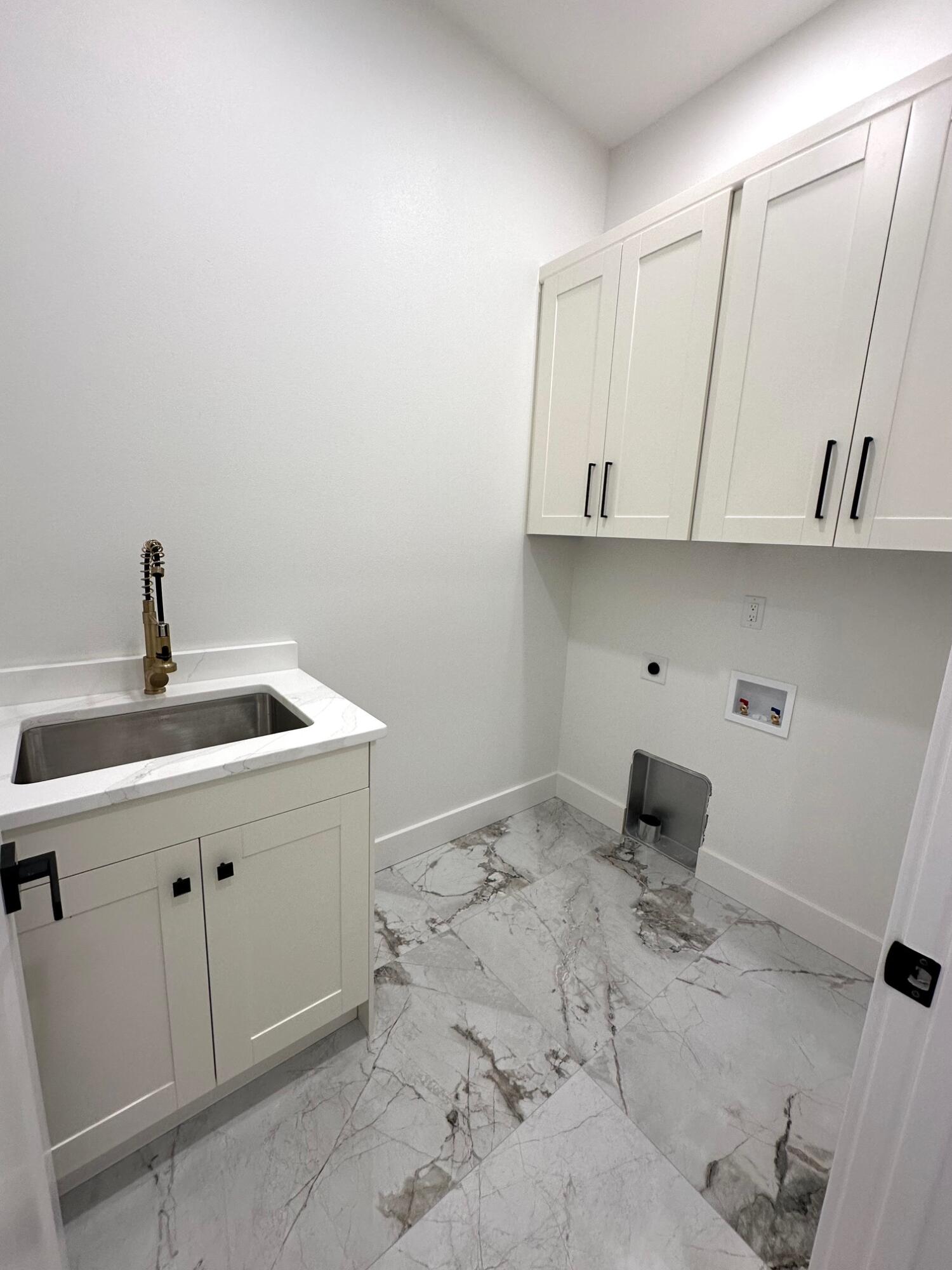 6030 South Holland Avenue Property Photo 22