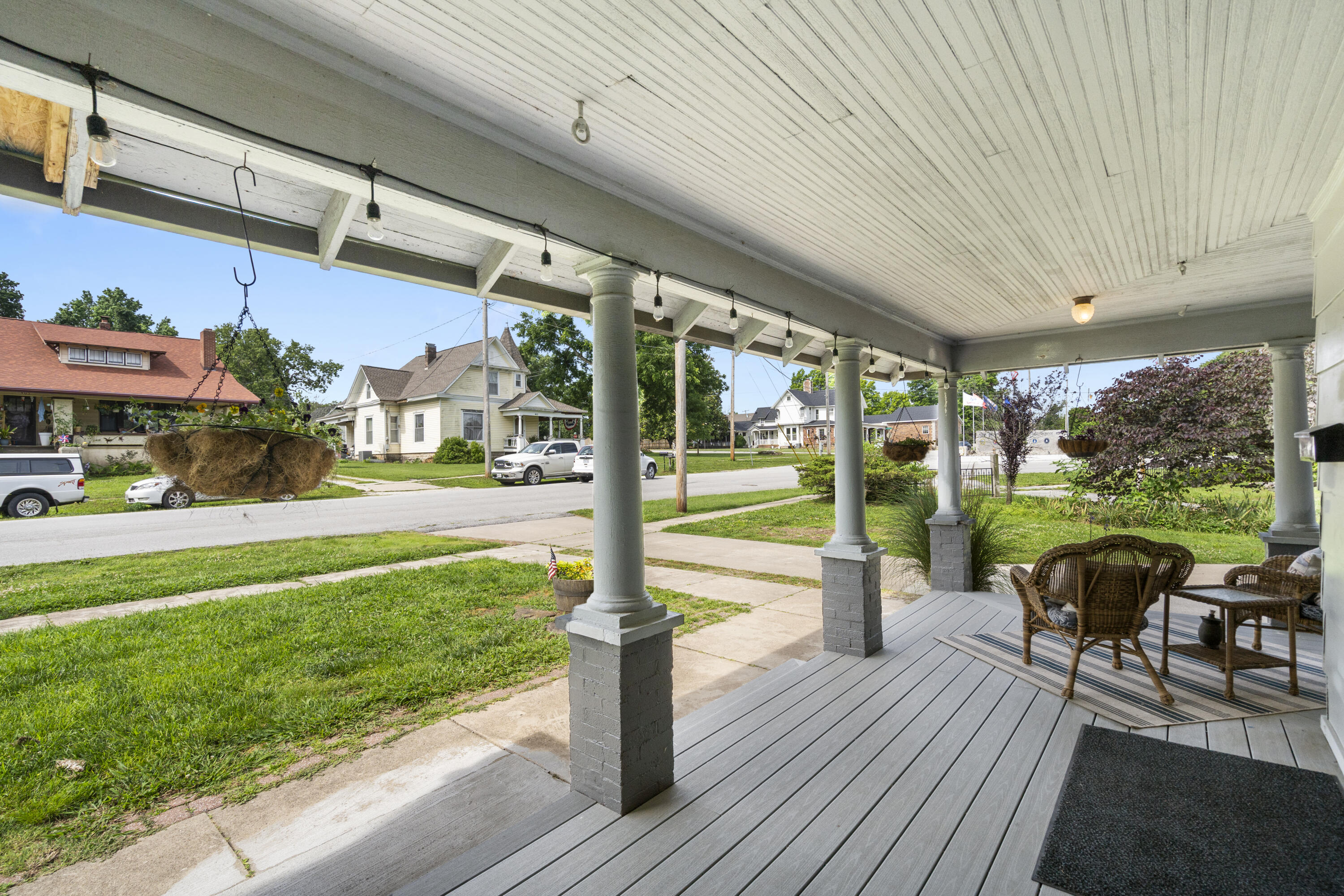 400 East Walker Street Property Photo 3