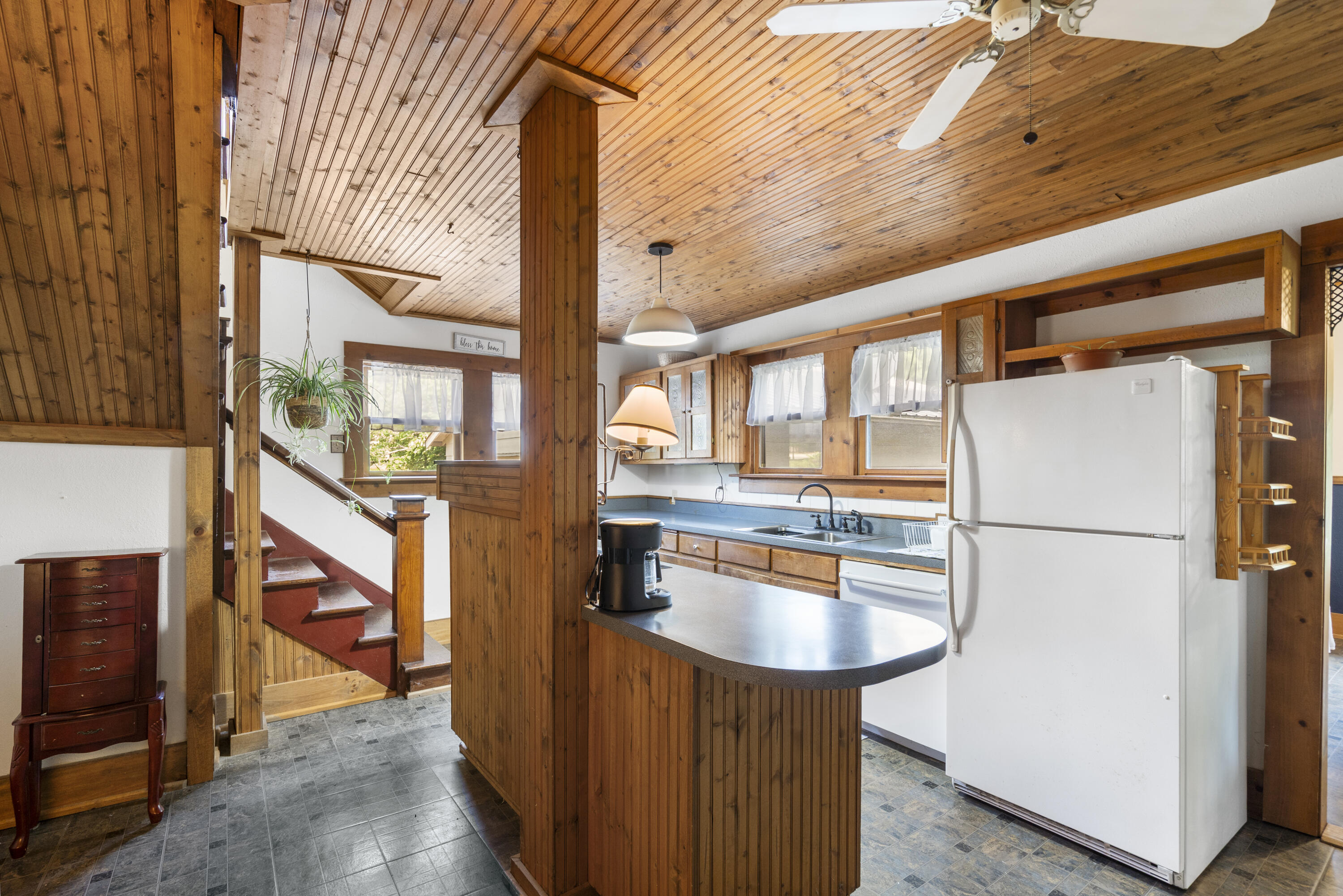 400 East Walker Street Property Photo 11