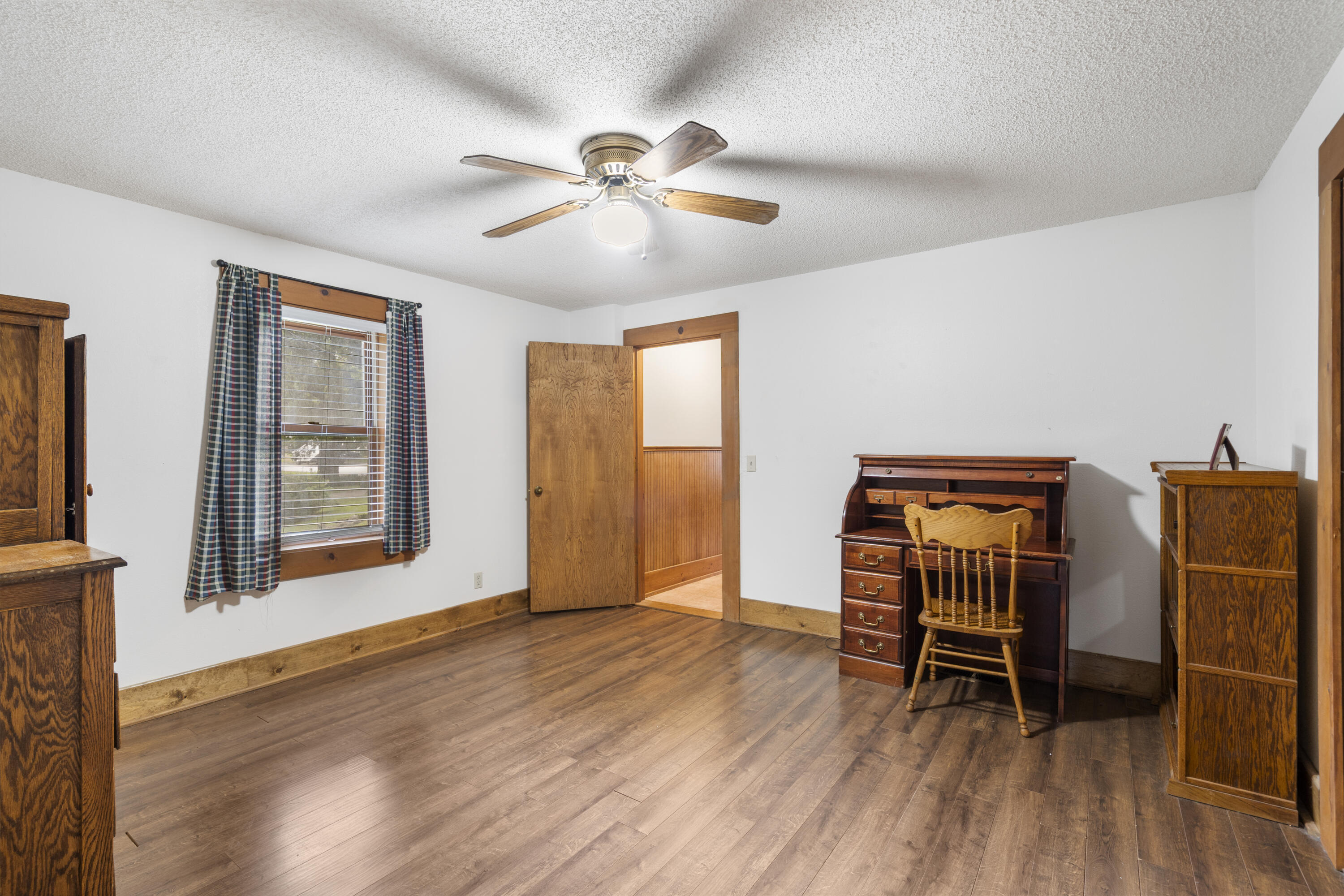 400 East Walker Street Property Photo 16