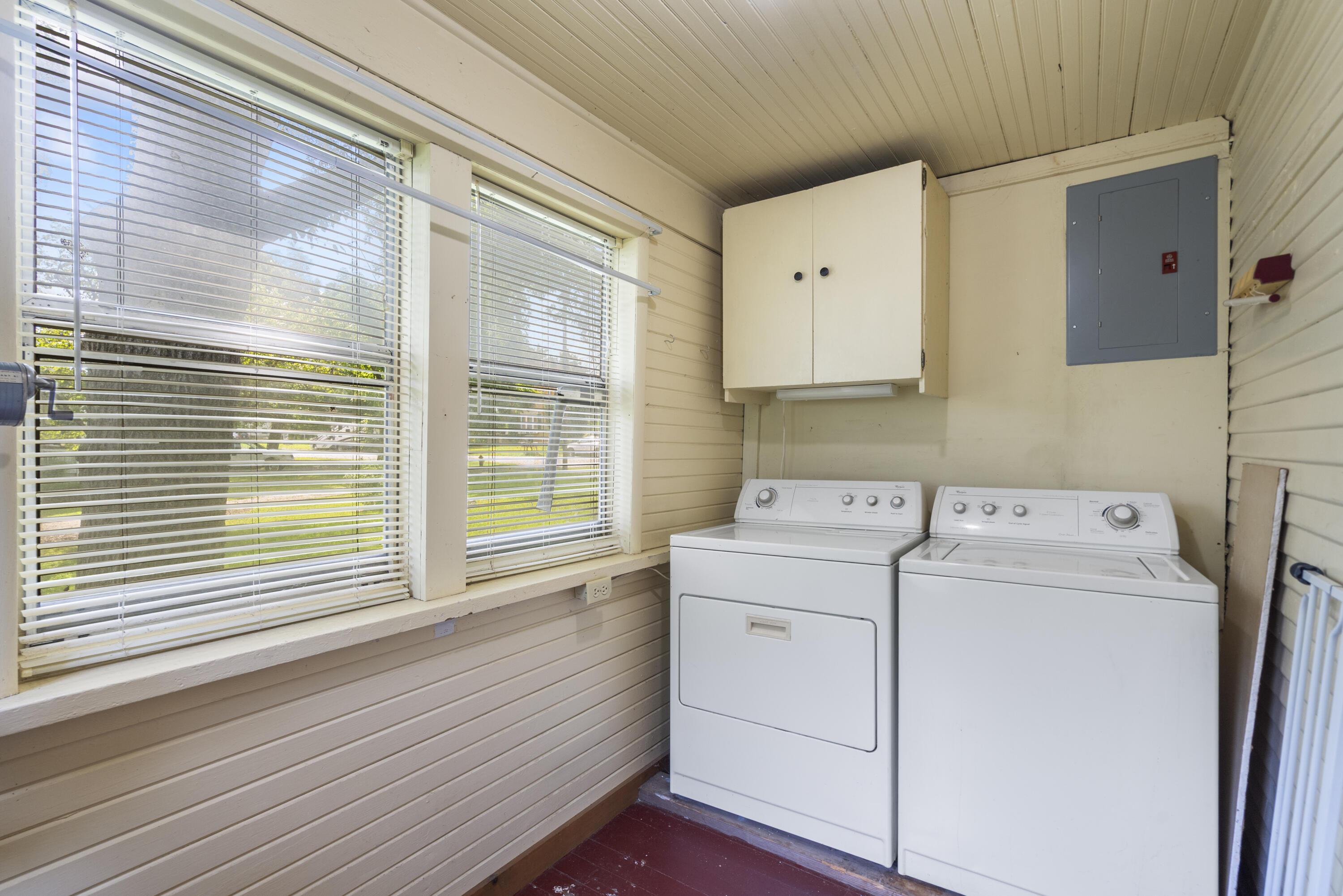 400 East Walker Street Property Photo 18