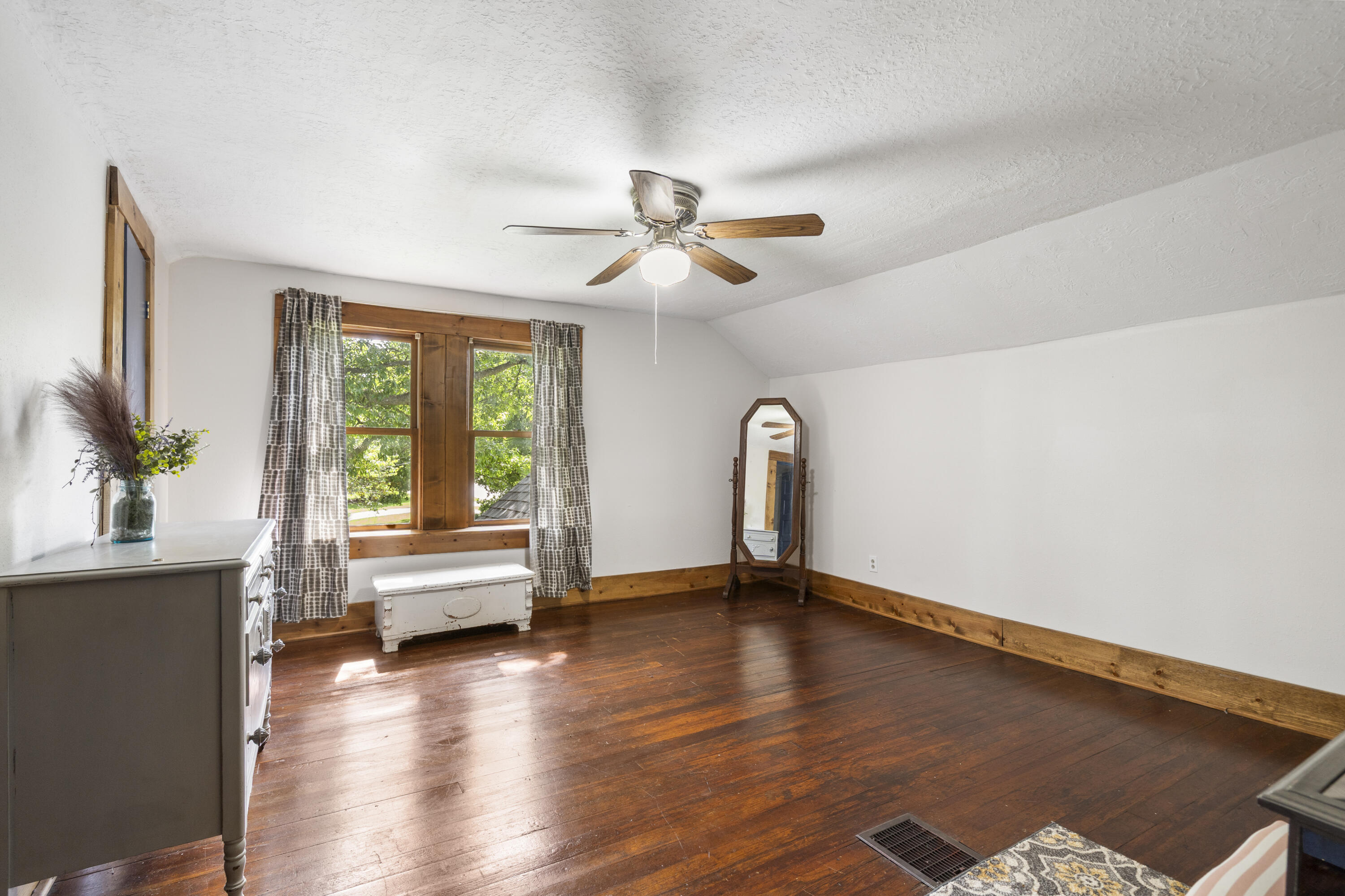 400 East Walker Street Property Photo 25
