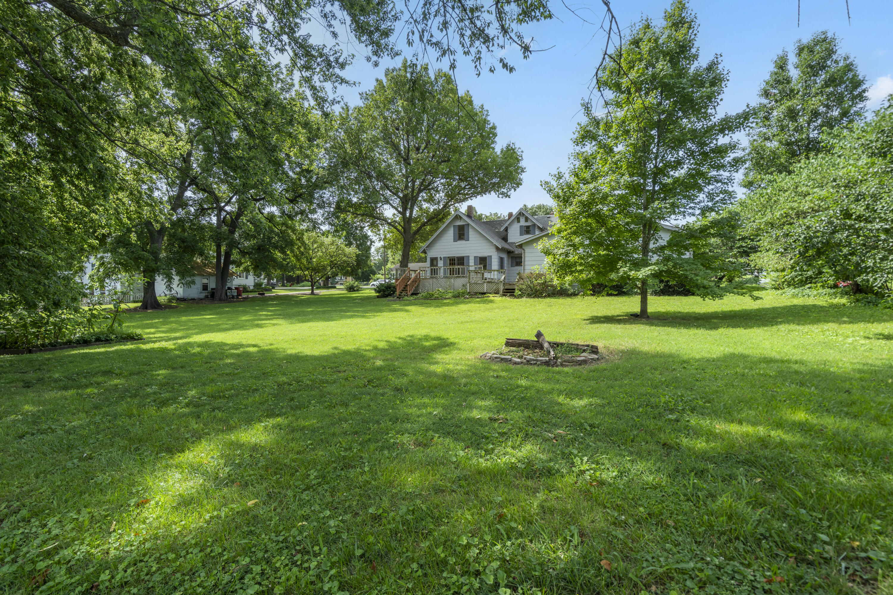 400 East Walker Street Property Photo 27