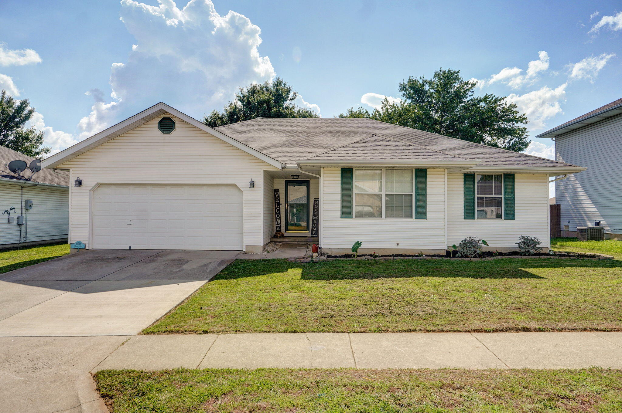 5563 South Walnut Hill Avenue Property Photo 1