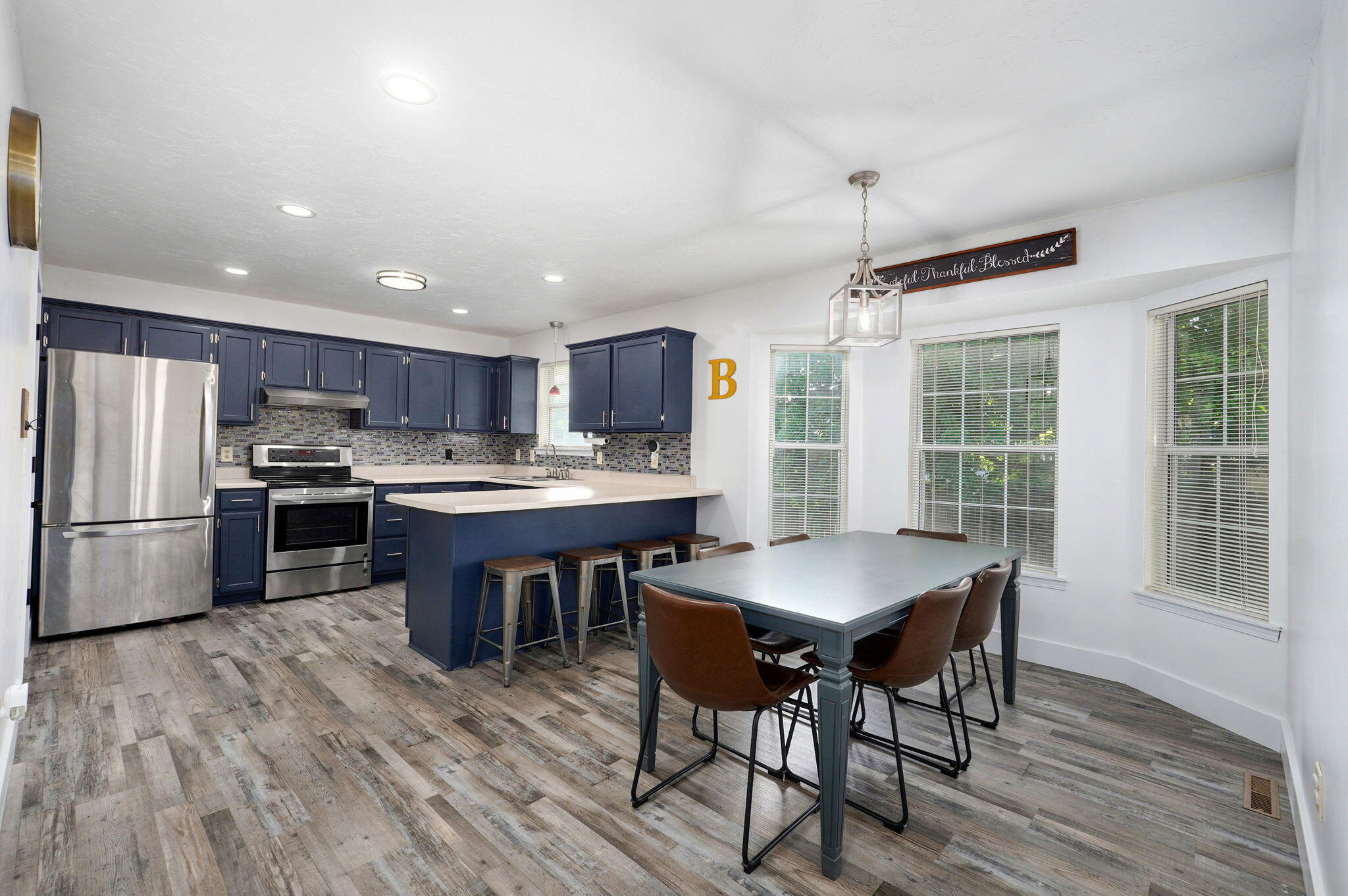 5563 South Walnut Hill Avenue Property Photo 7
