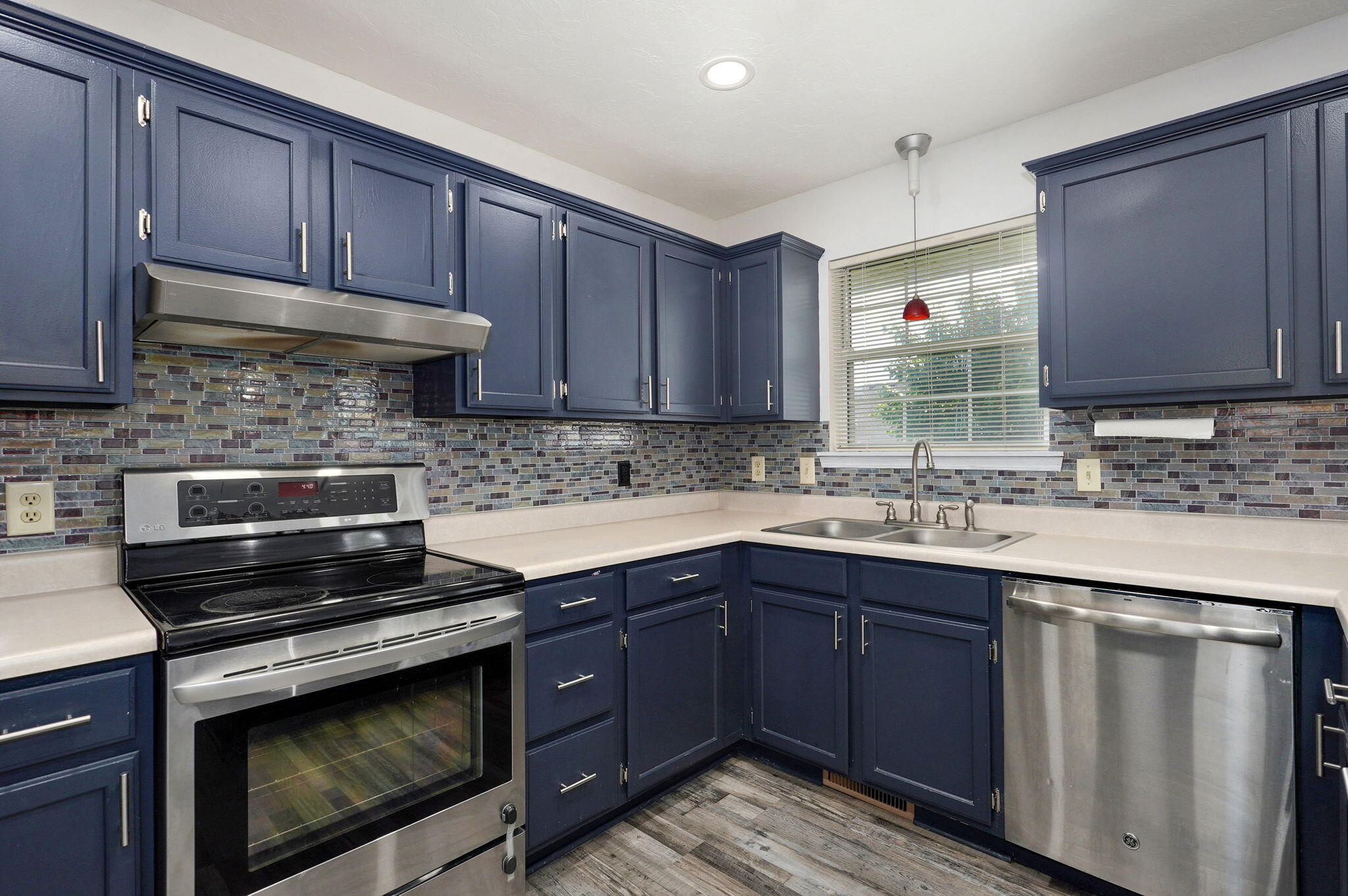 5563 South Walnut Hill Avenue Property Photo 10