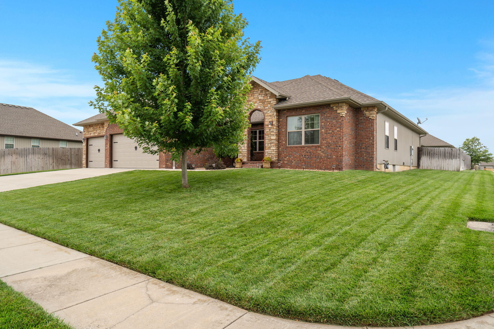 656 North Maplewood Hills Road Property Photo 4