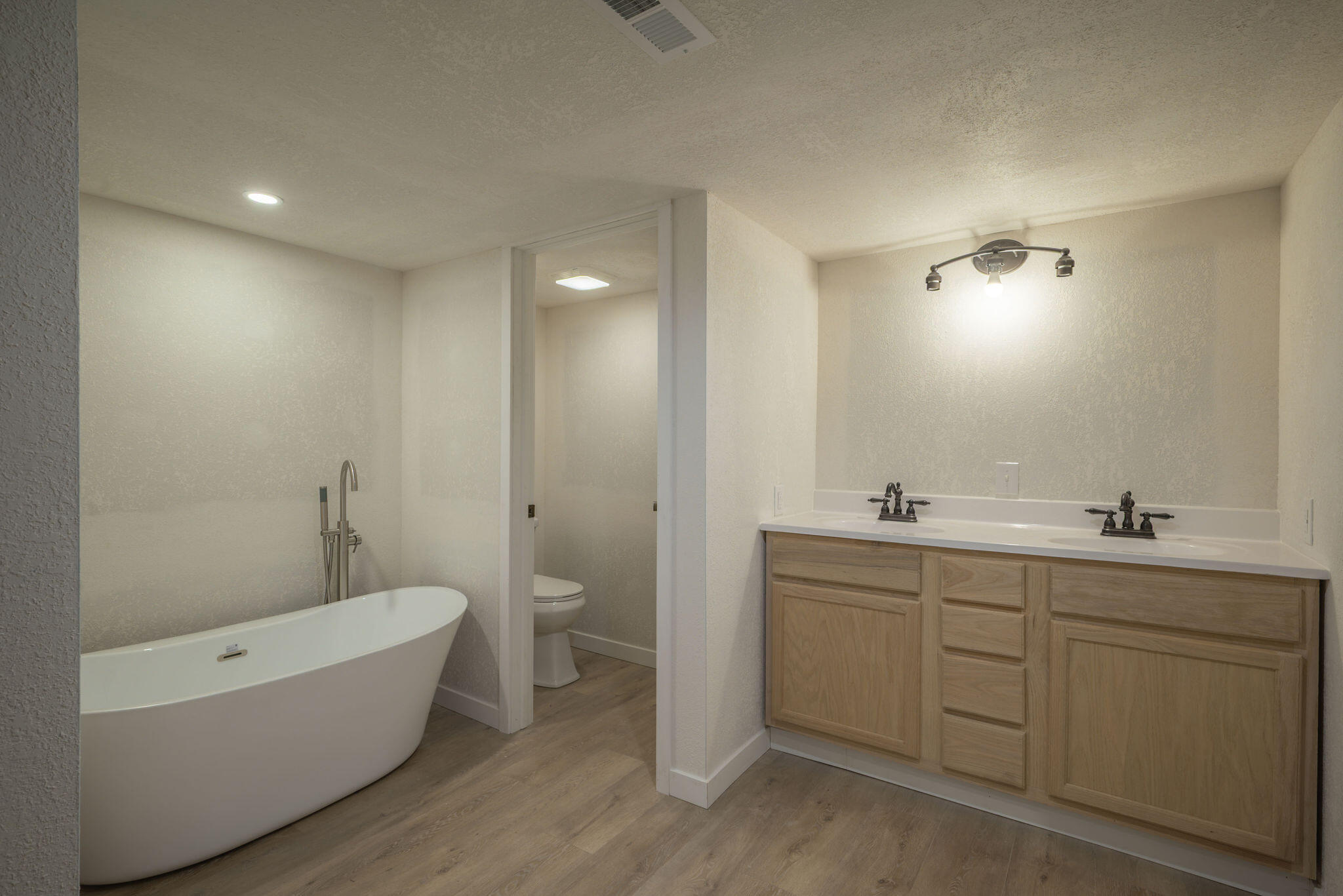 841 Francis Avenue Property Photo 29