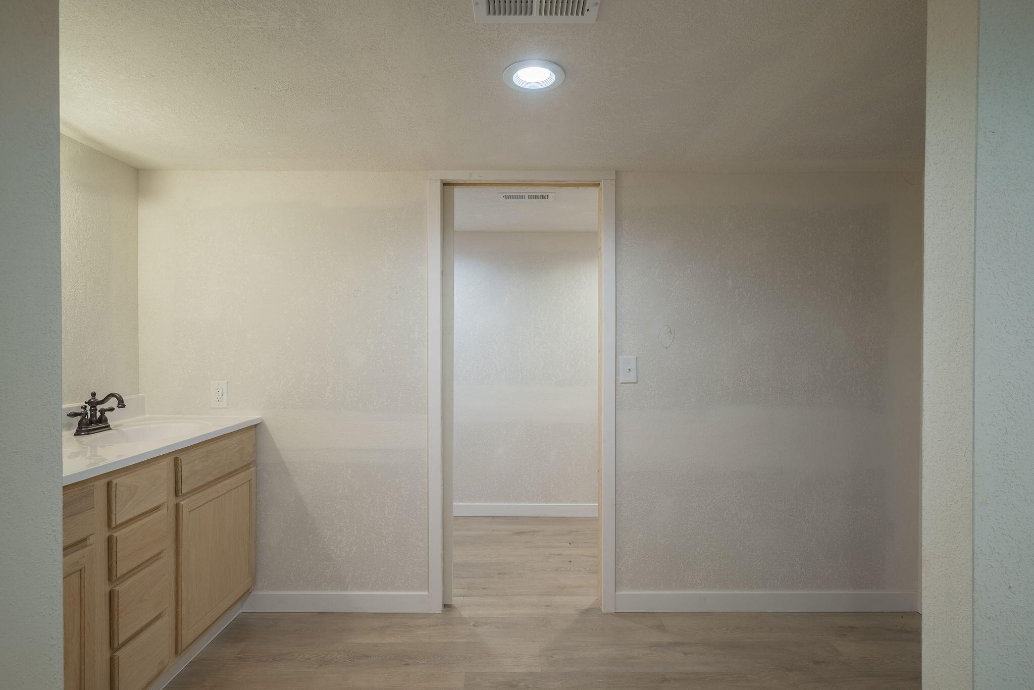 841 Francis Avenue Property Photo 31