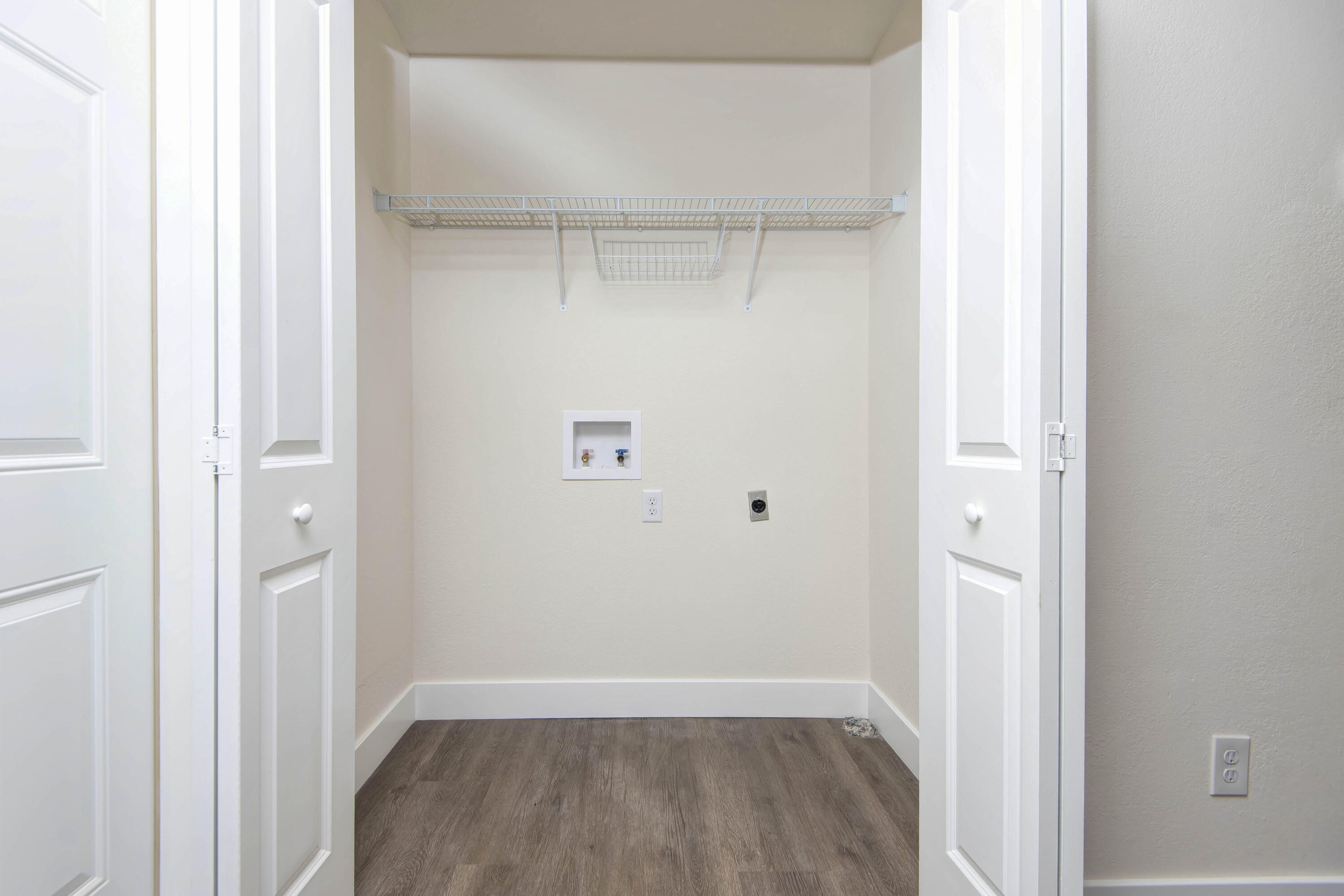 1830 North Hillcrest Avenue Property Photo 7