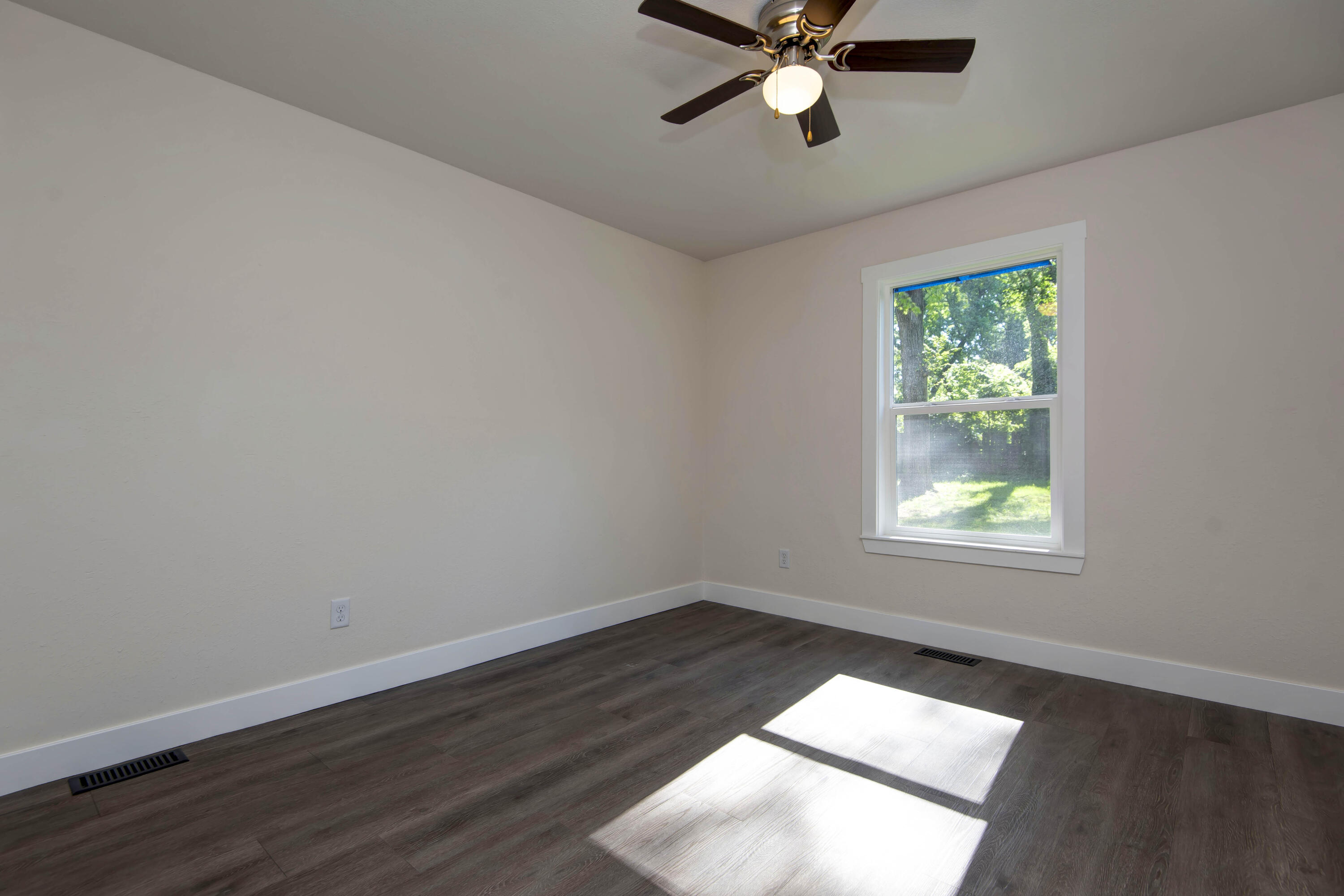 1830 North Hillcrest Avenue Property Photo 8