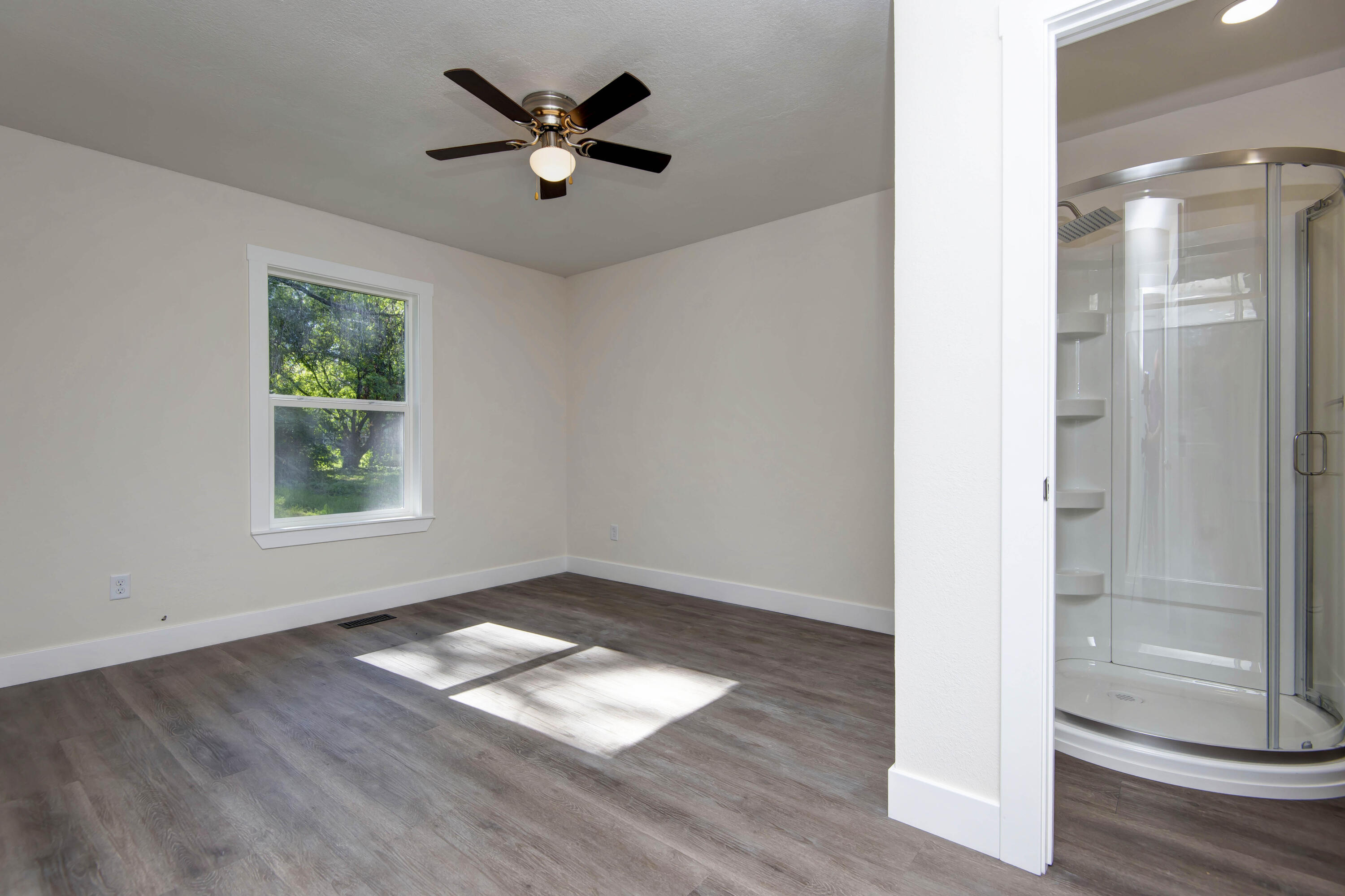 1830 North Hillcrest Avenue Property Photo 9