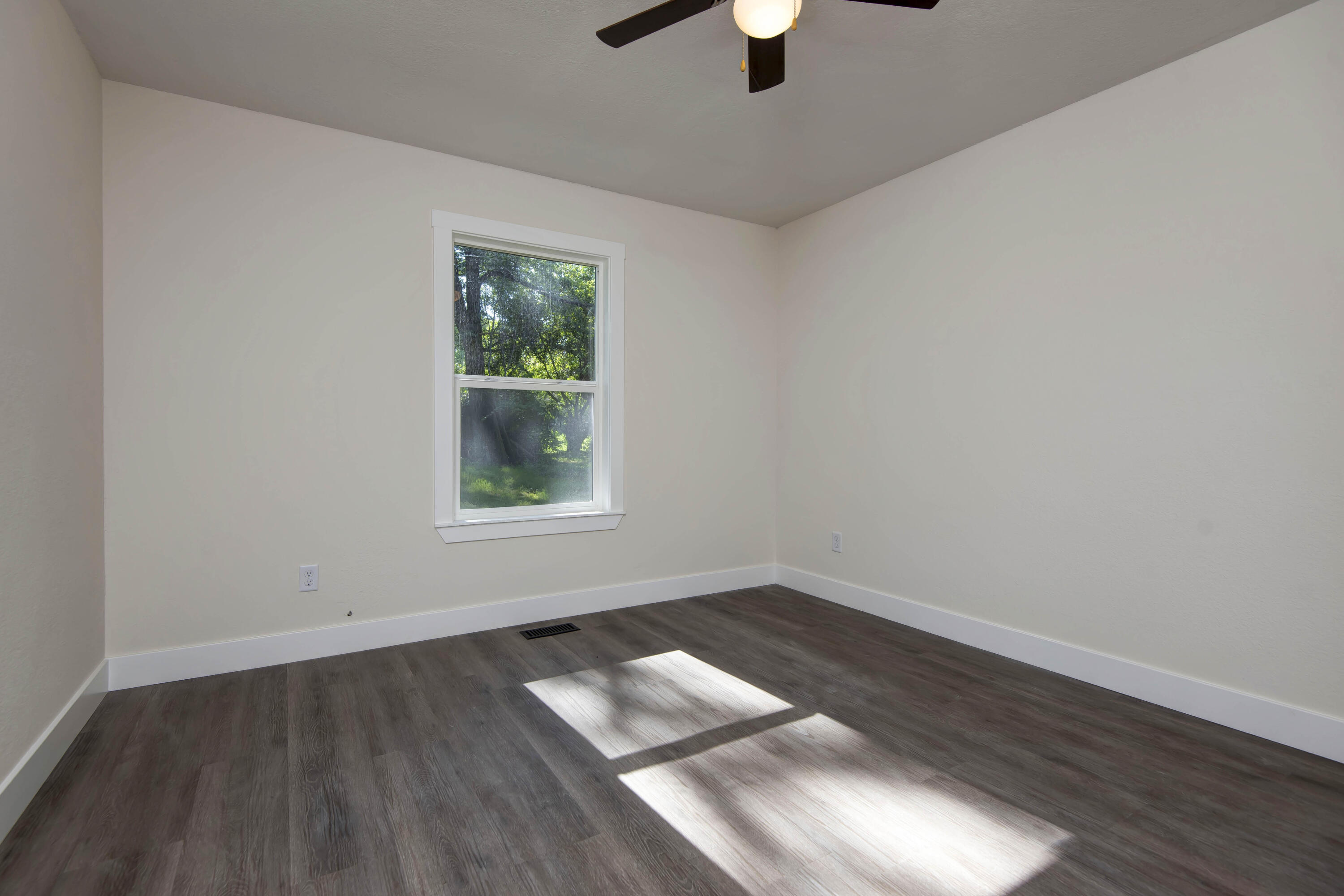 1830 North Hillcrest Avenue Property Photo 11