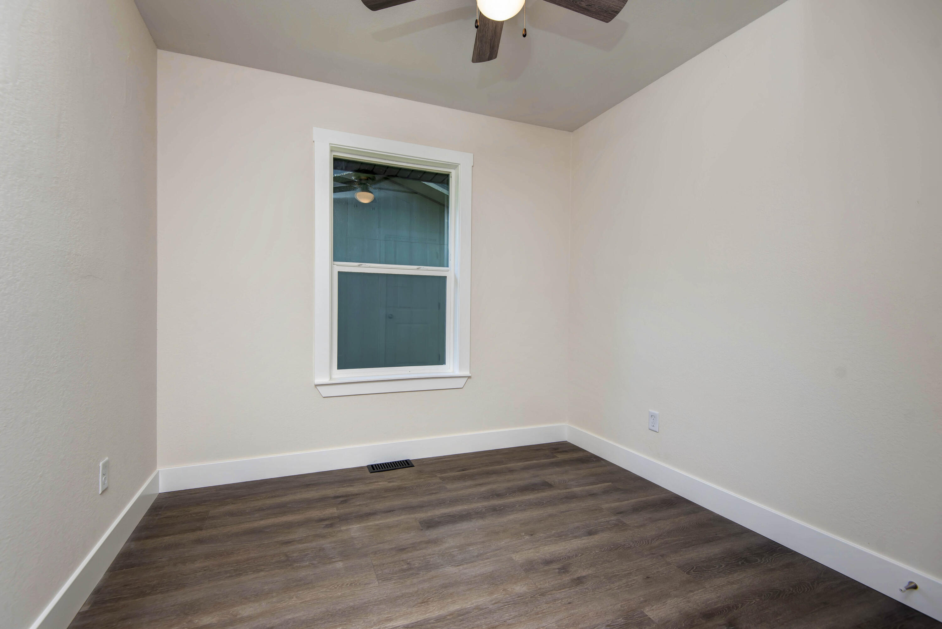1830 North Hillcrest Avenue Property Photo 12