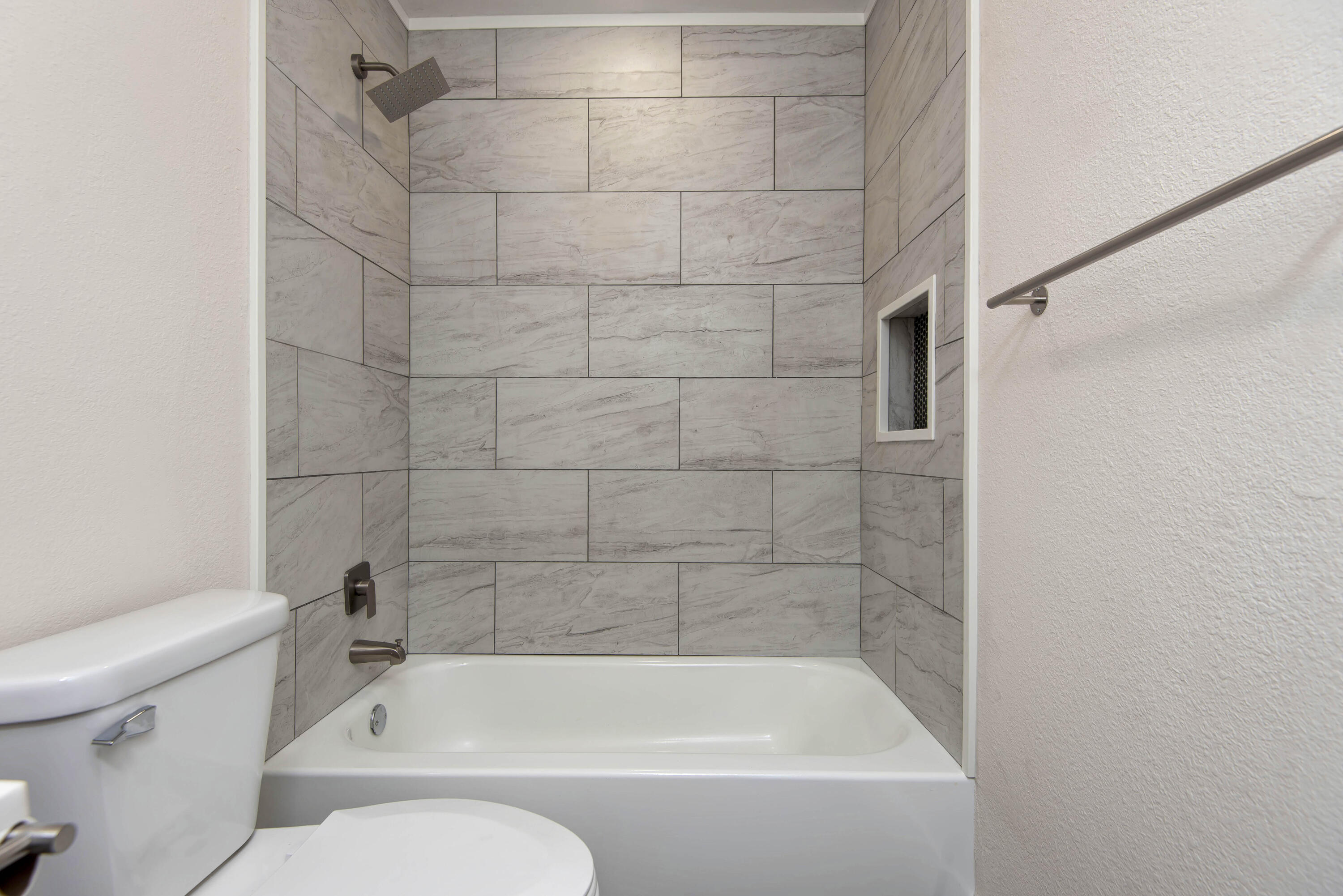 1830 North Hillcrest Avenue Property Photo 14