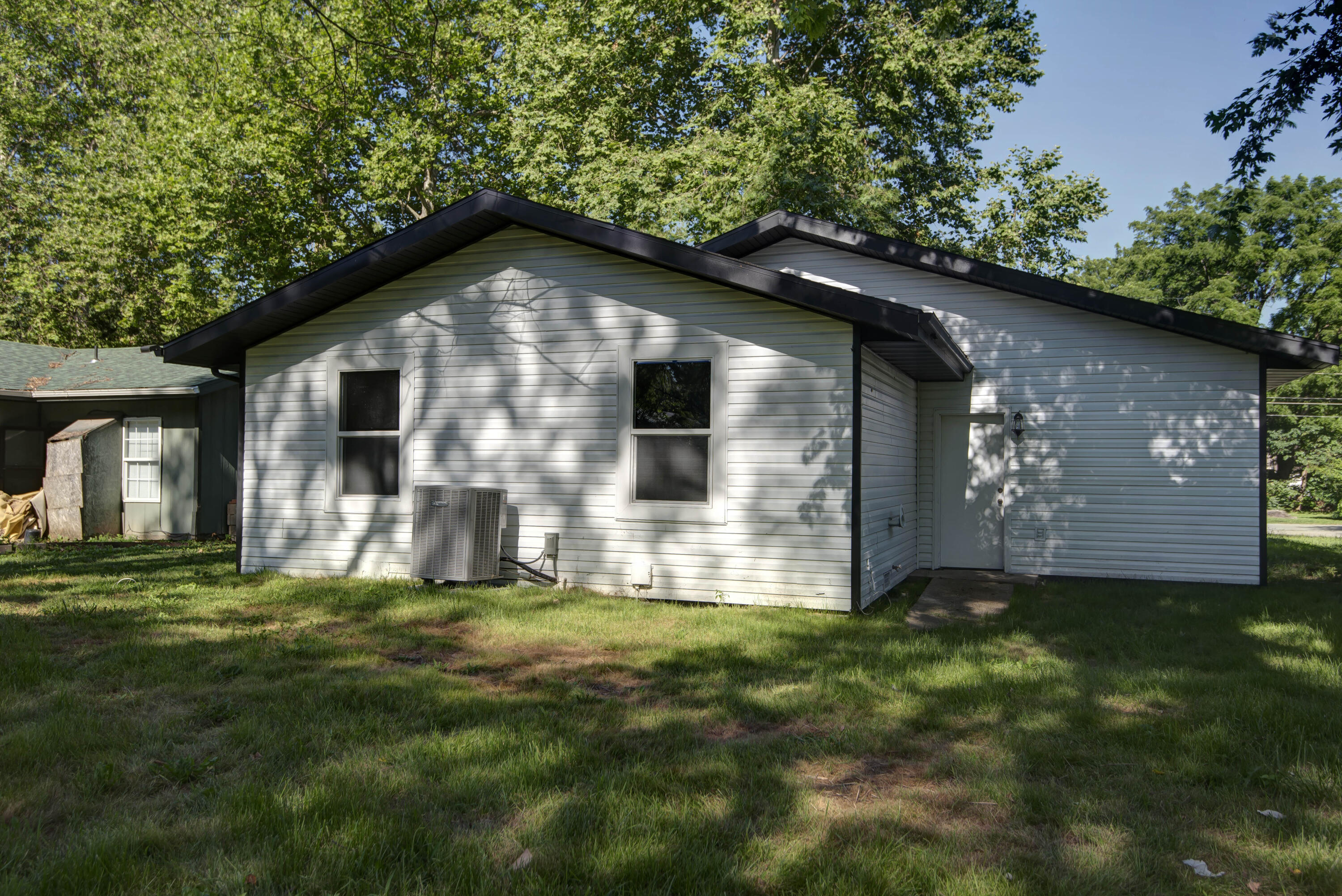 1830 North Hillcrest Avenue Property Photo 15
