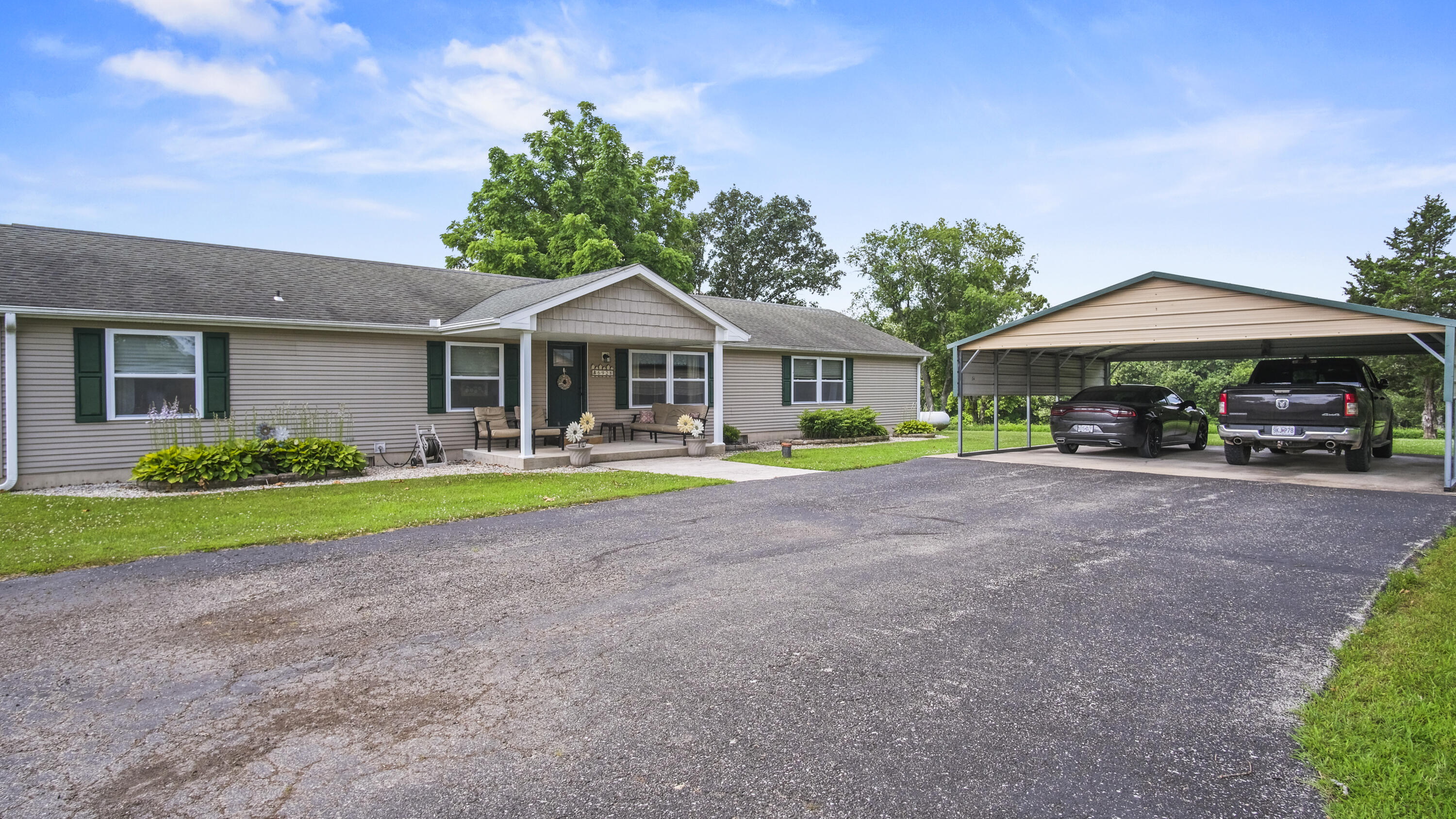 6928 State Route N Property Photo 1