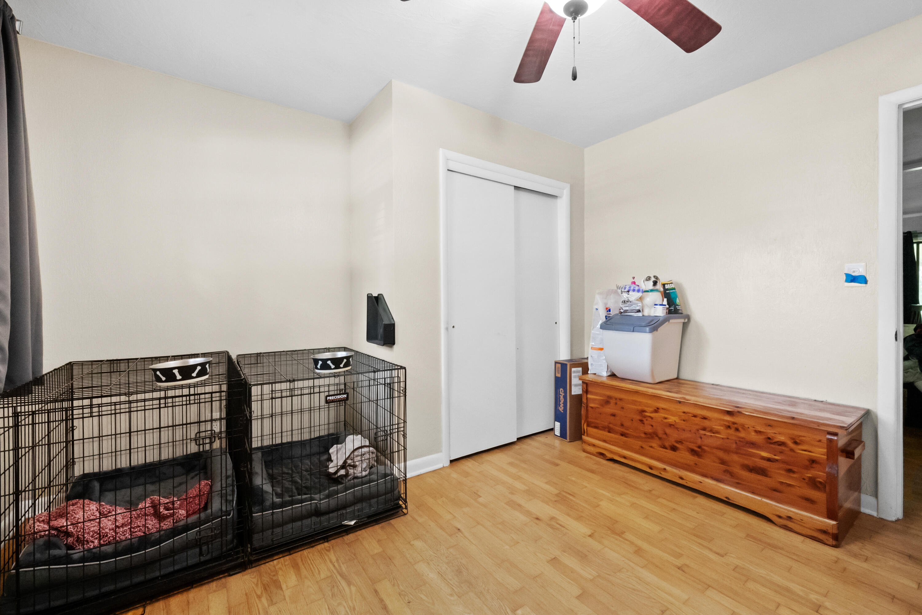 215 West Kingsbury Street Property Photo 18