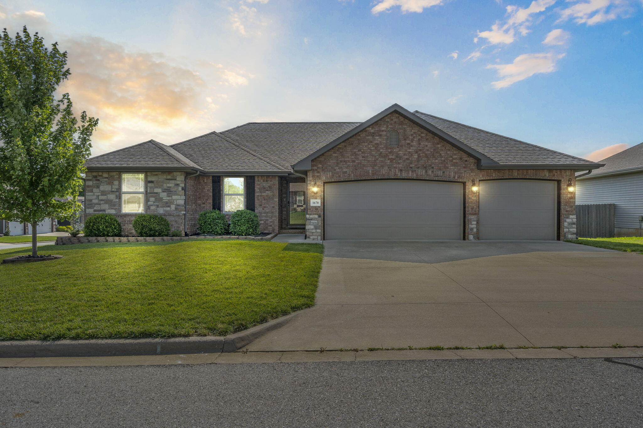 1670 North Feather Crest Drive Property Photo 1