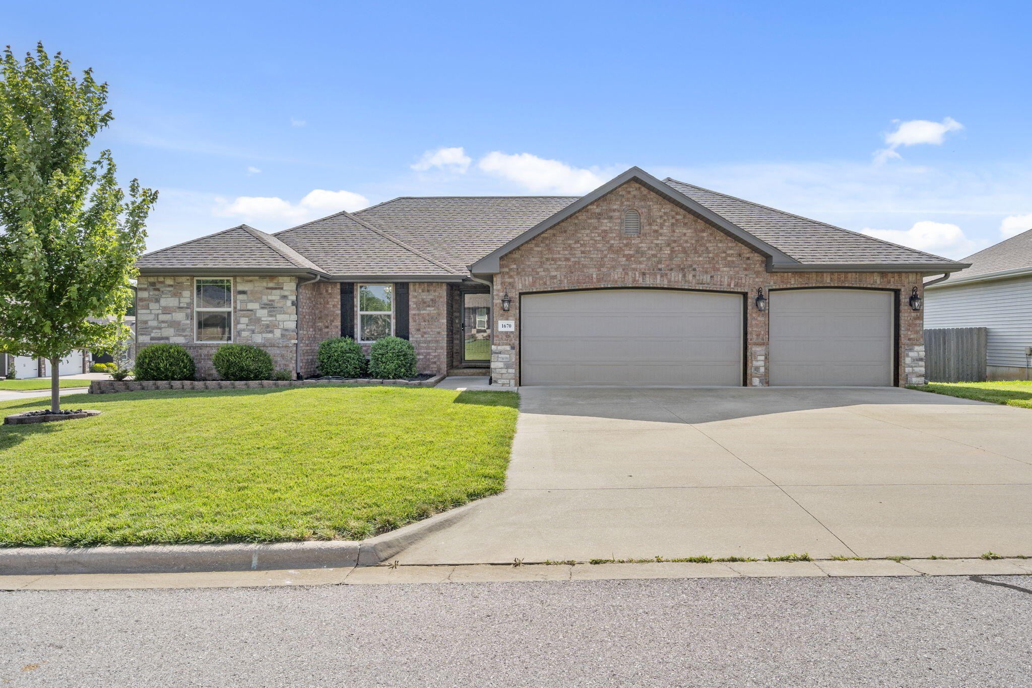 1670 North Feather Crest Drive Property Photo 2
