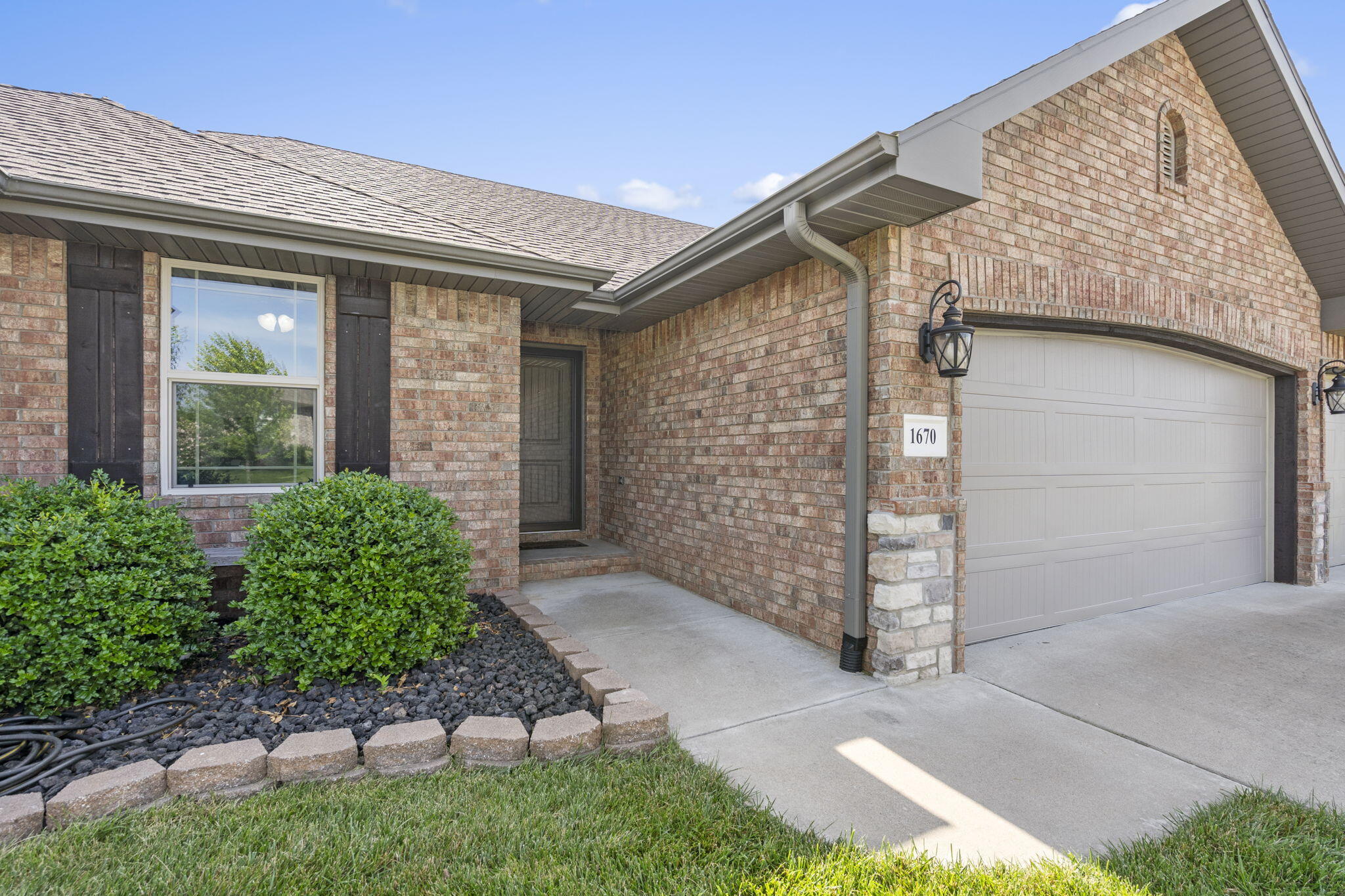 1670 North Feather Crest Drive Property Photo 3
