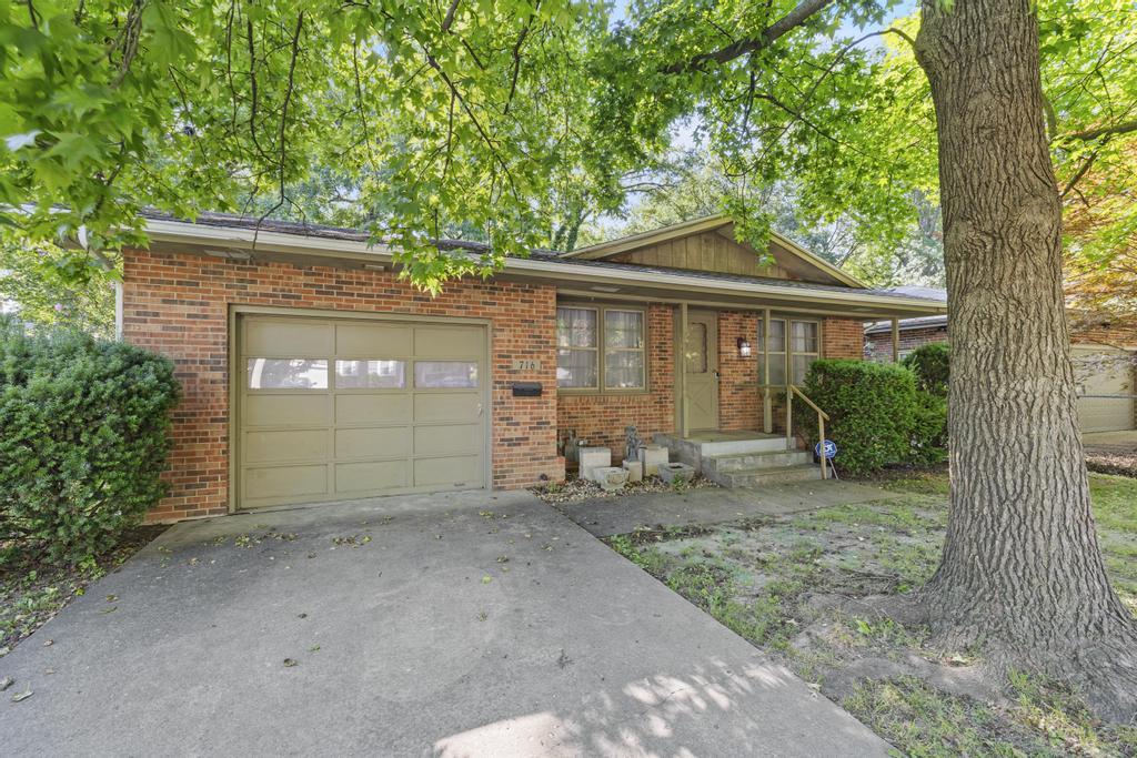 716 South Rogers Avenue Property Photo 1