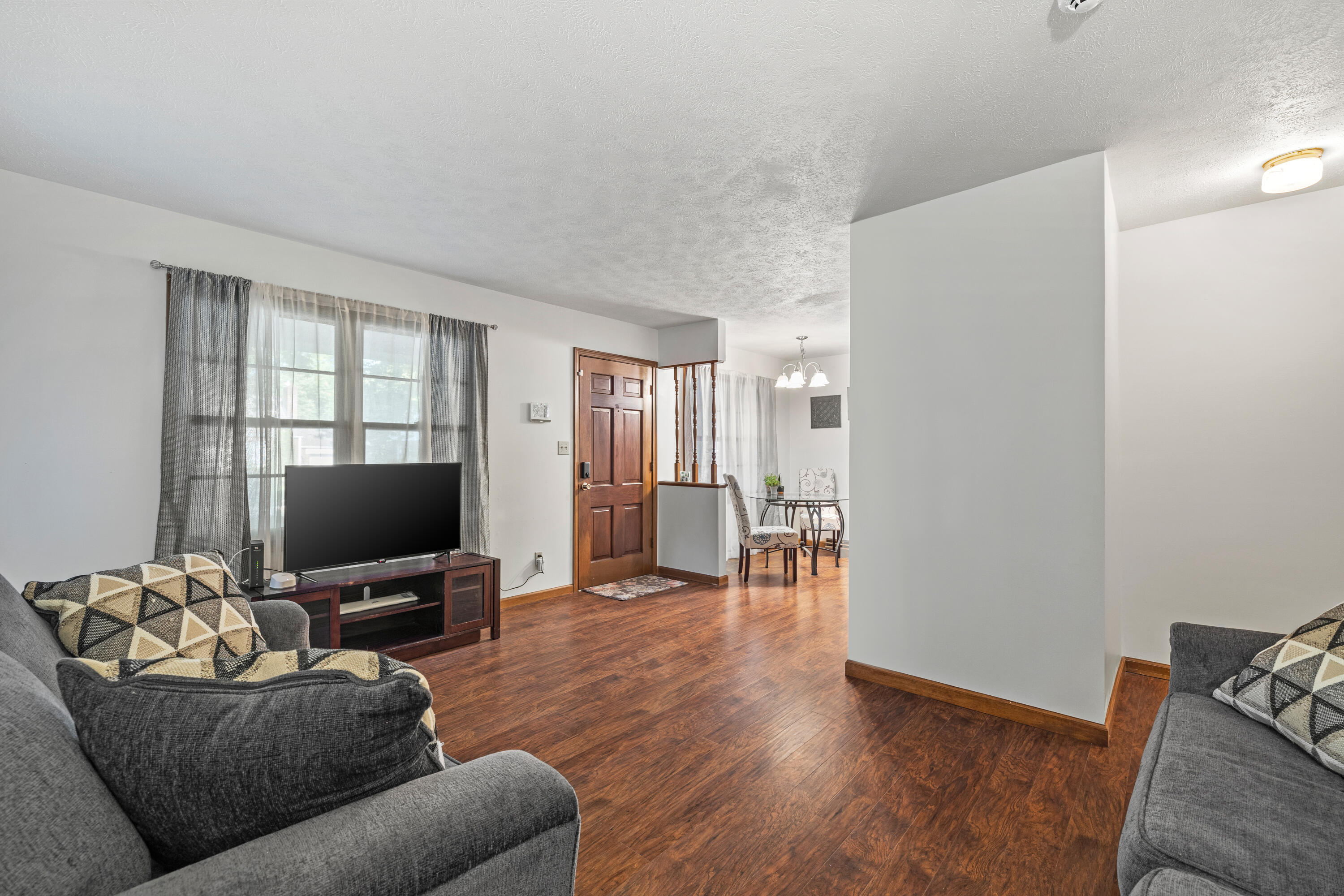 716 South Rogers Avenue Property Photo 4