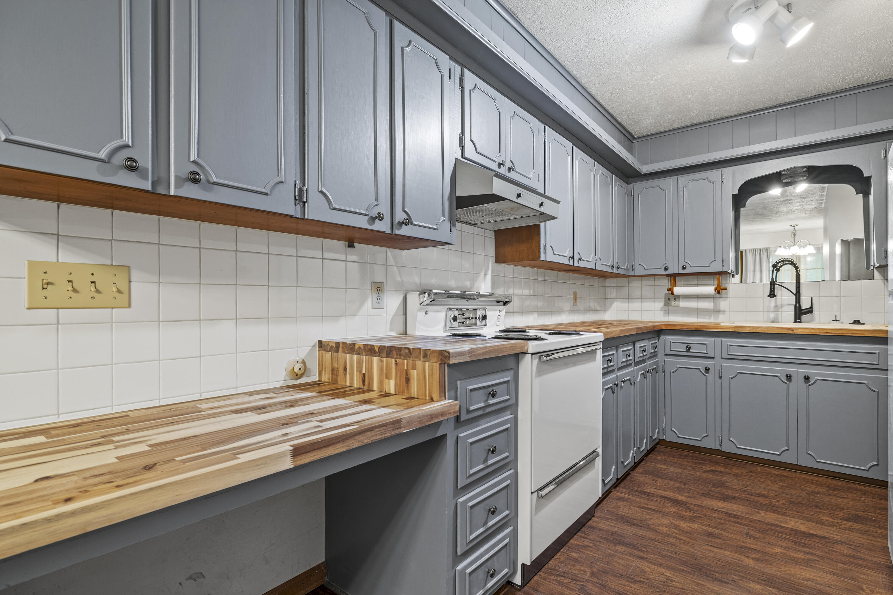 716 South Rogers Avenue Property Photo 9