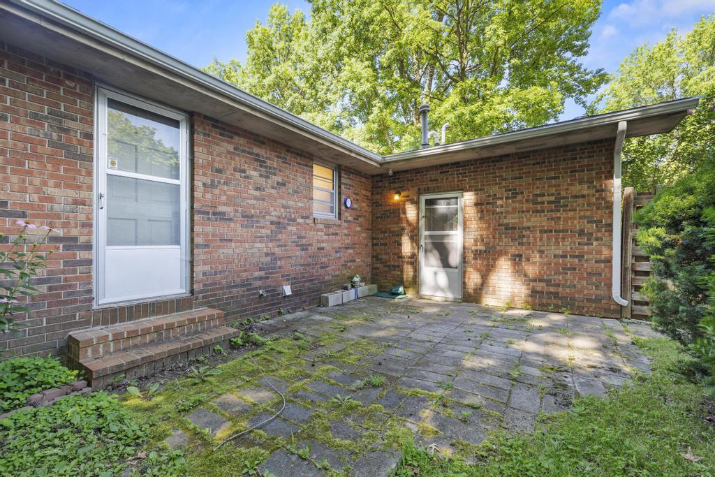 716 South Rogers Avenue Property Photo 22