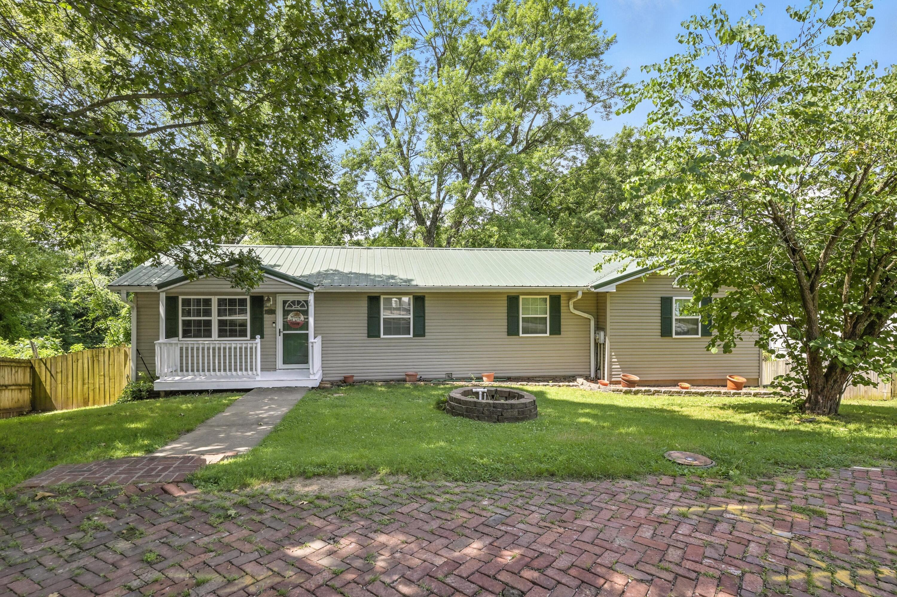1515 Hilldale Drive Property Photo 1